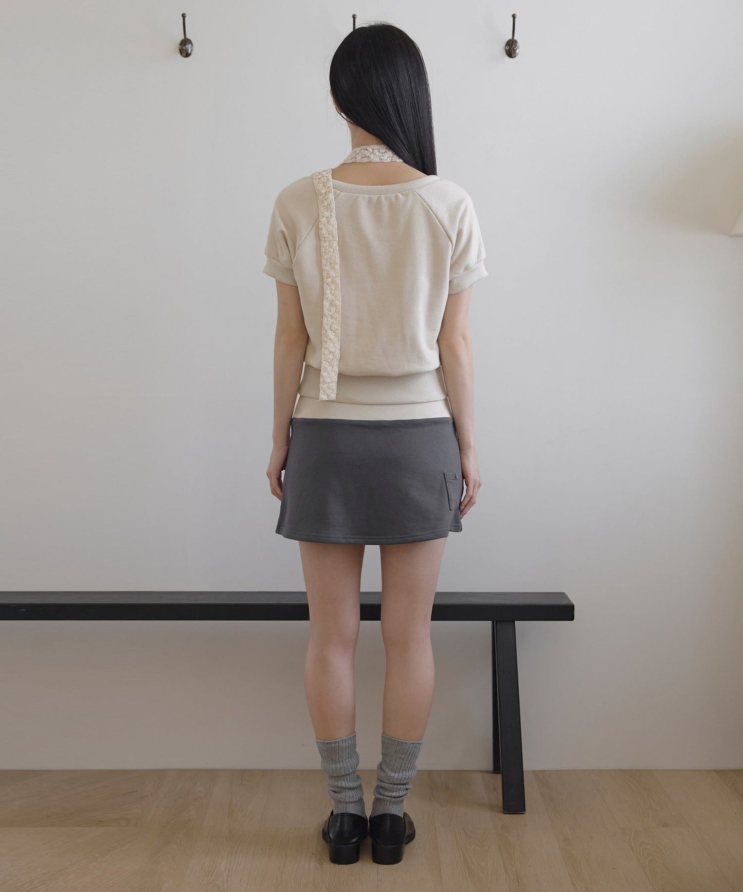 【2026SS新作アイテム】【UNE ORIGINAL】【セット着用可能】 オープンルーズネックフロントリボンリブ半袖トレーナースウェット