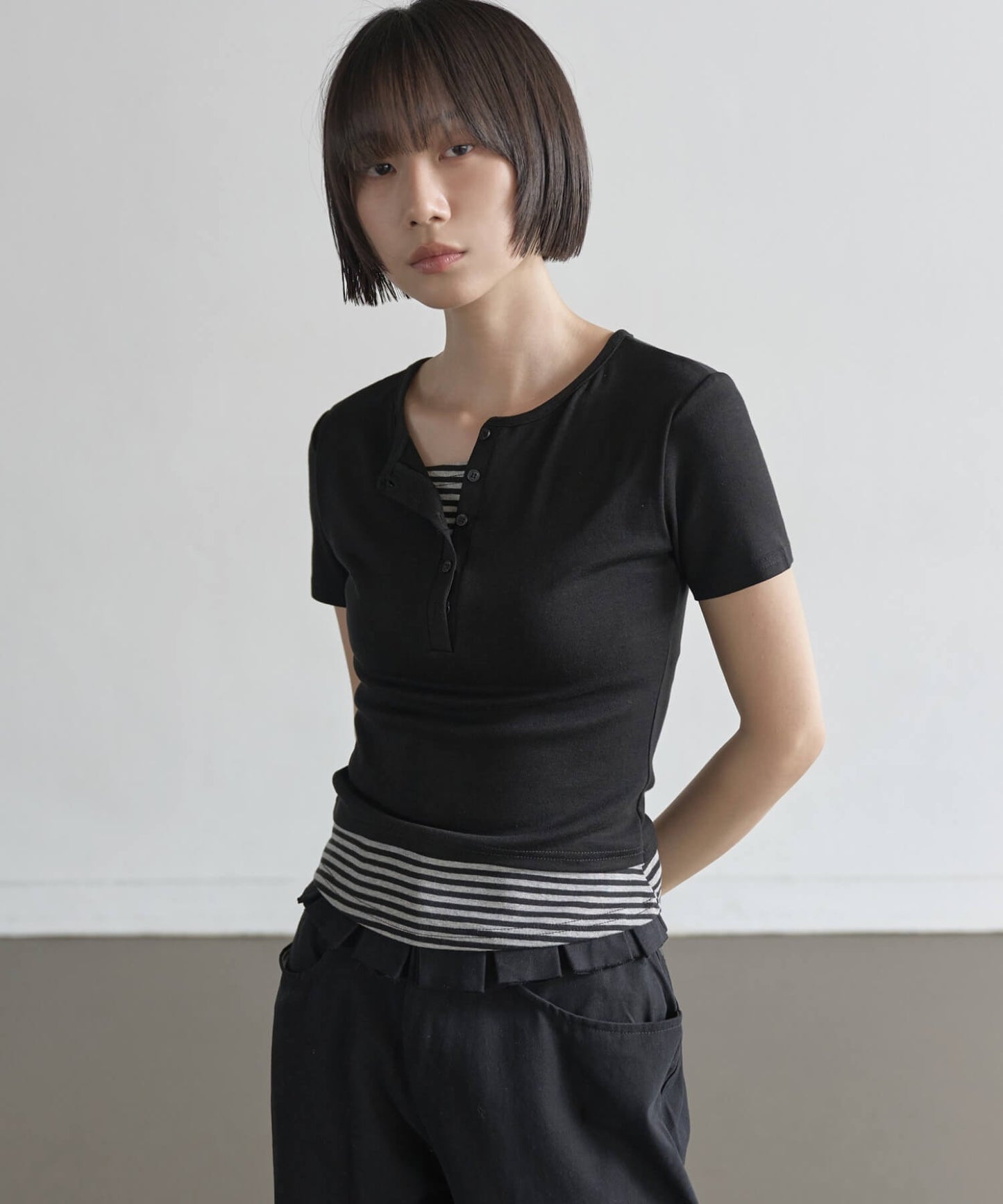 ヘンリーネックバイカラーストライプレイヤードTシャツ