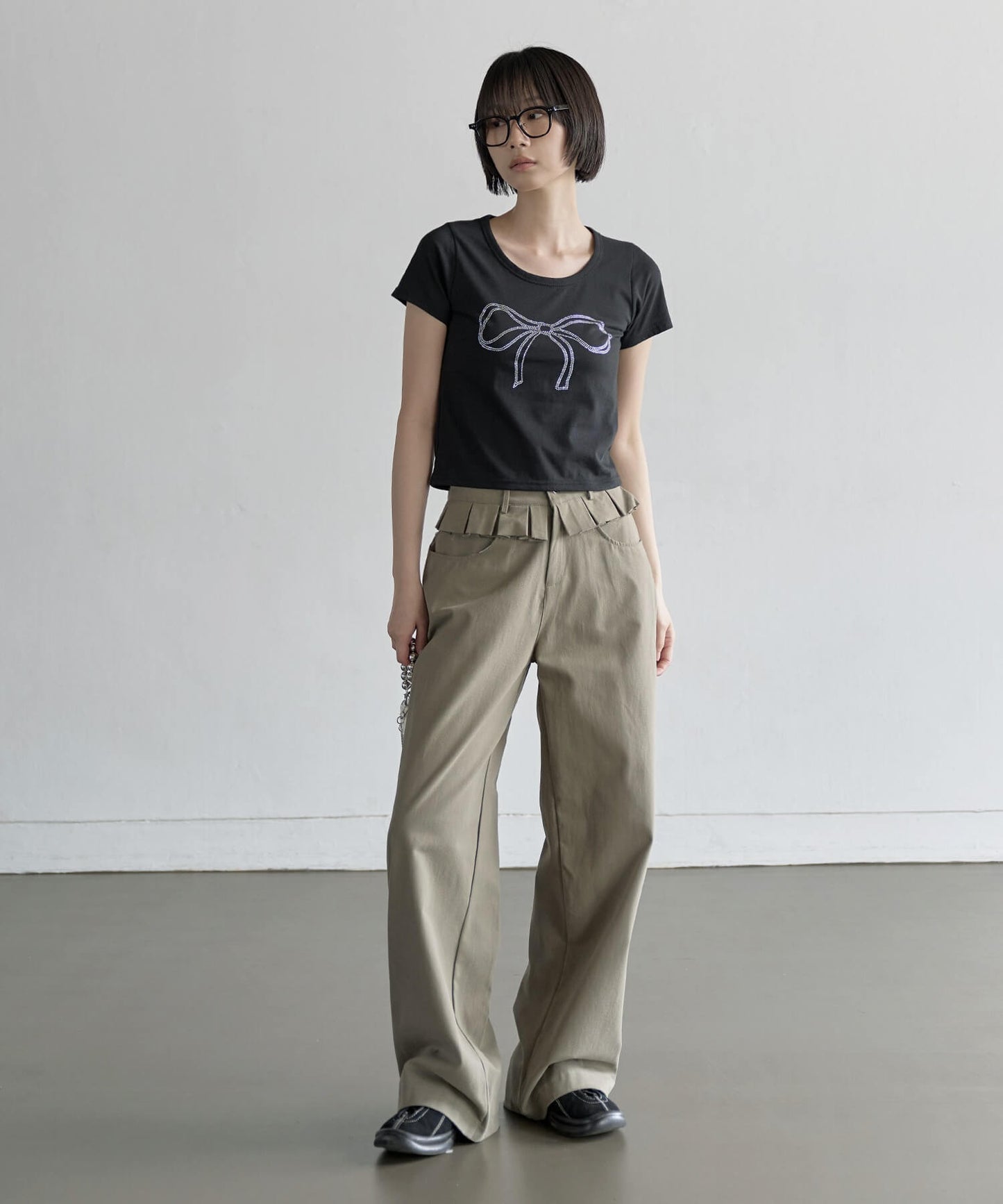 【UNE ORIGINAL】シルバーキラキラストーンズセミクロップド半袖Tシャツカットソー