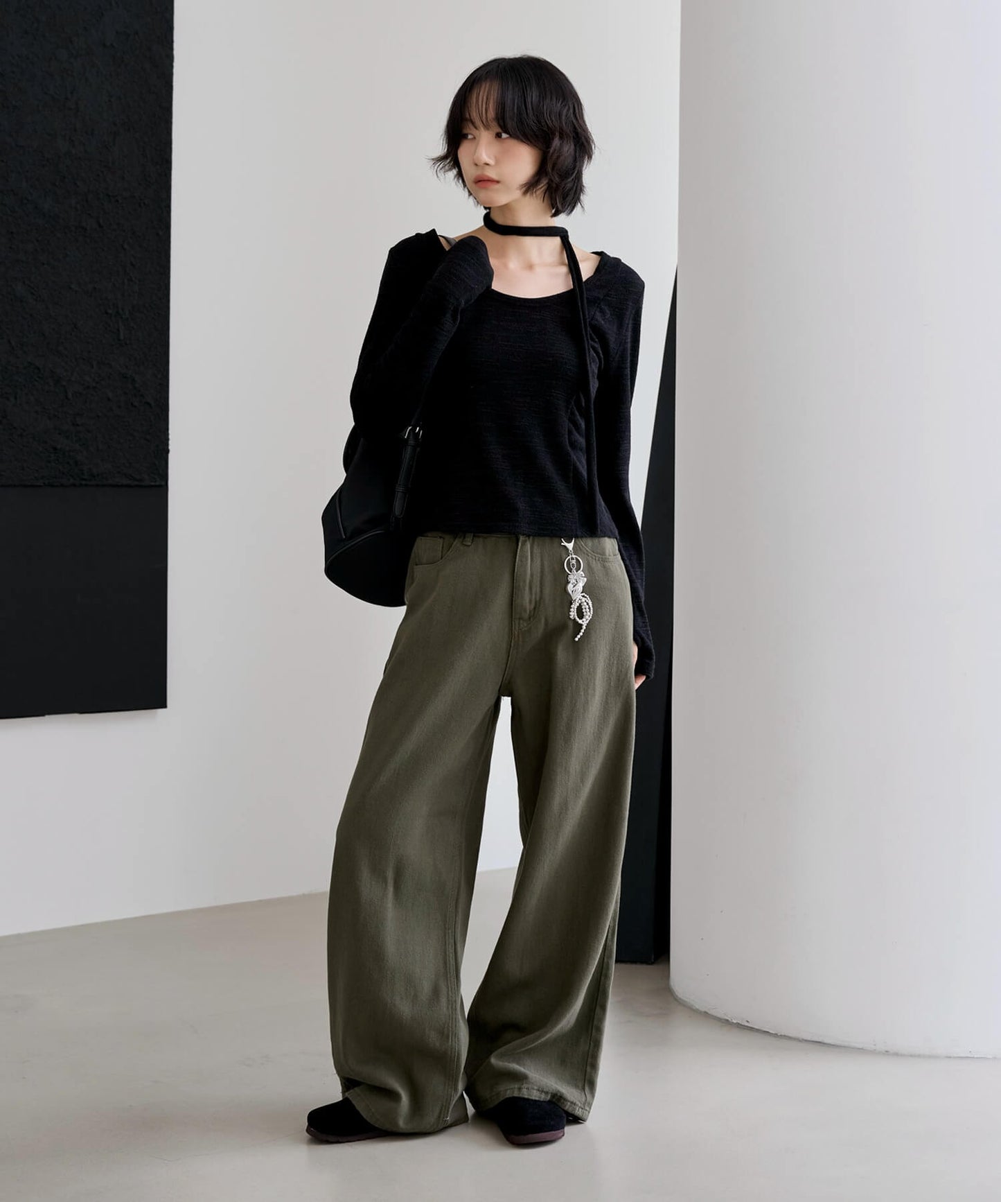 【UNISEX】【ボタンで自由にSIZE調節可能】バックボタンポイントワイドデニムパンツ