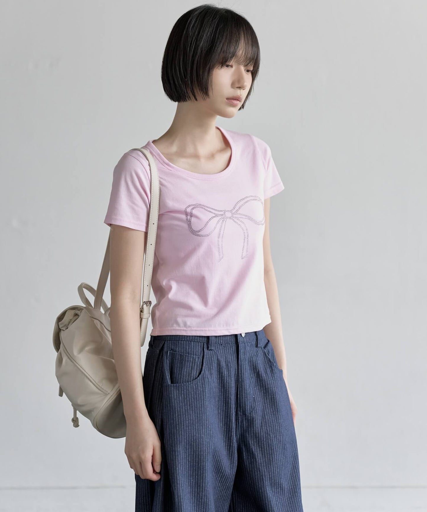 【UNE ORIGINAL】シルバーキラキラストーンズセミクロップド半袖Tシャツカットソー