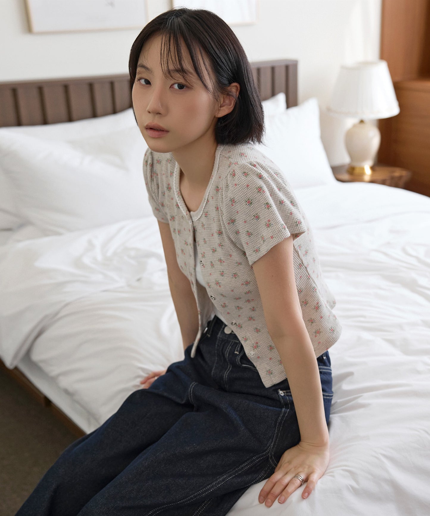 【UNE ORIGINAL】 ワッフル素材×花柄シルバートットレーストリミングボタン半袖カーディガン