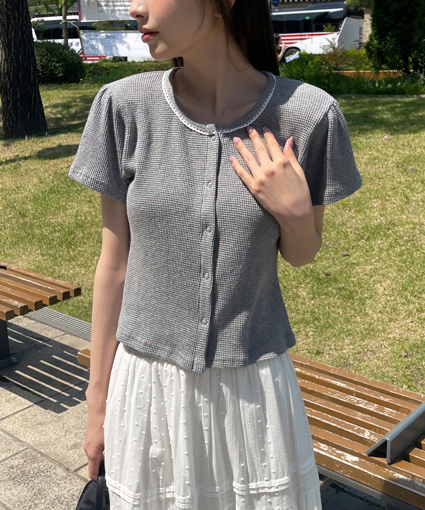 【UNE ORIGINAL】 ワッフル素材×花柄シルバートットレーストリミングボタン半袖カーディガン