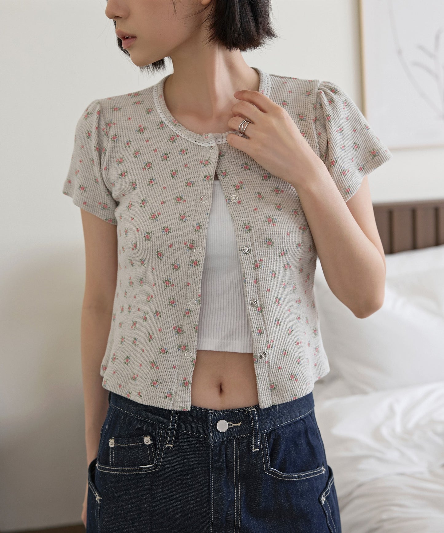 【UNE ORIGINAL】 ワッフル素材×花柄シルバートットレーストリミングボタン半袖カーディガン