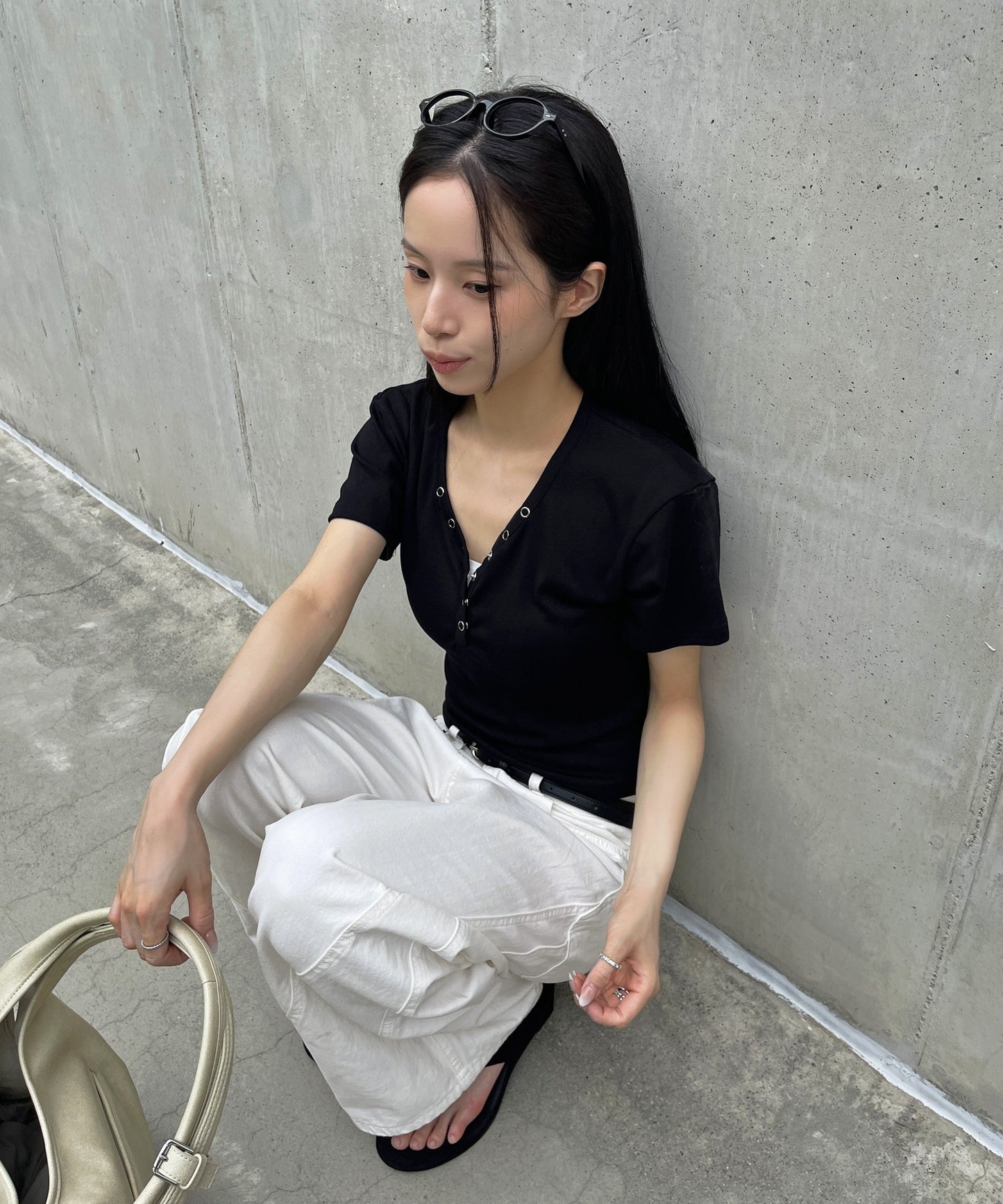 【2026SS新作アイテム】ユニークVネックシルバートットボタンレイヤード半袖Tシャツカットソー