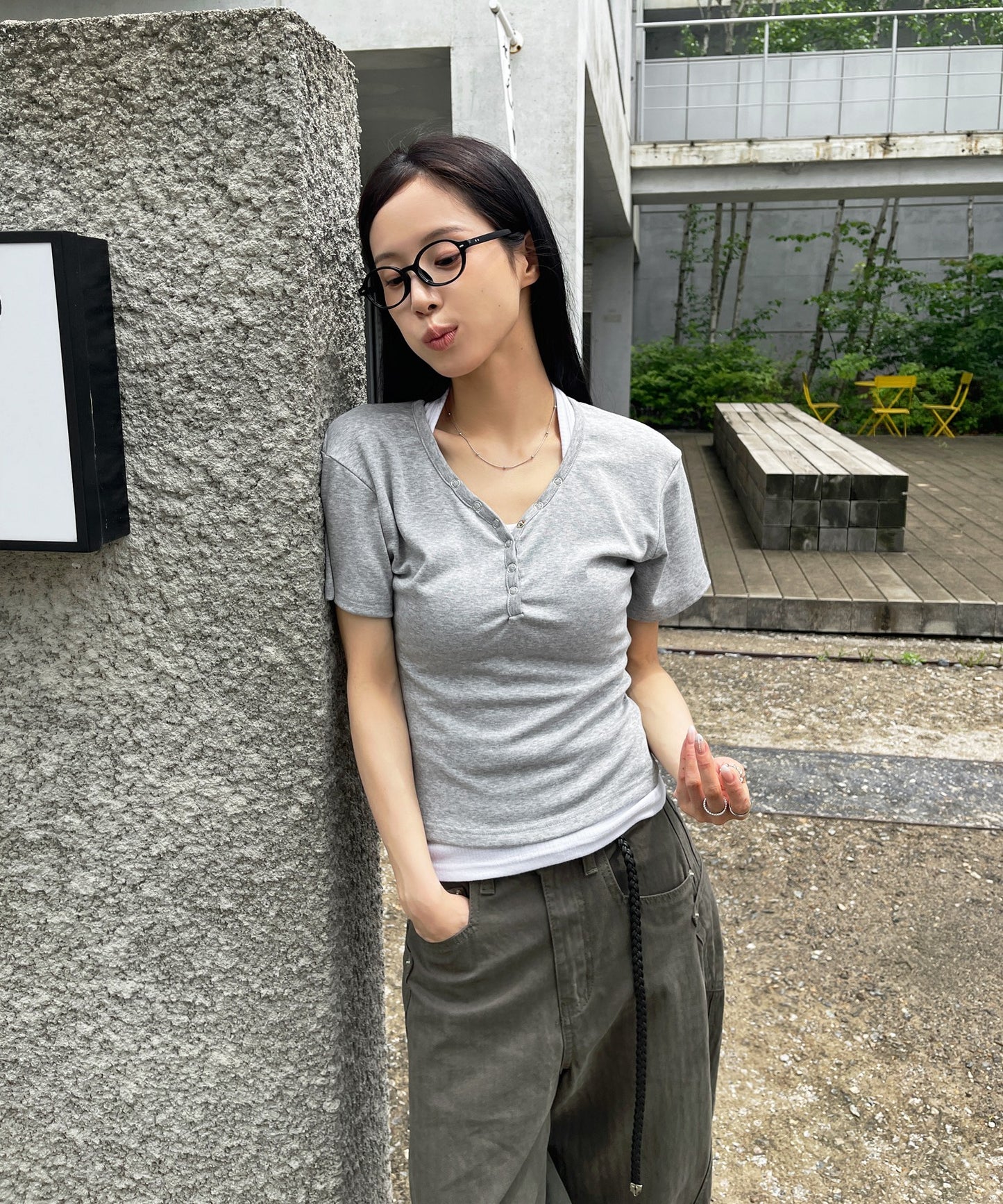 【2026SS新作アイテム】ユニークVネックシルバートットボタンレイヤード半袖Tシャツカットソー