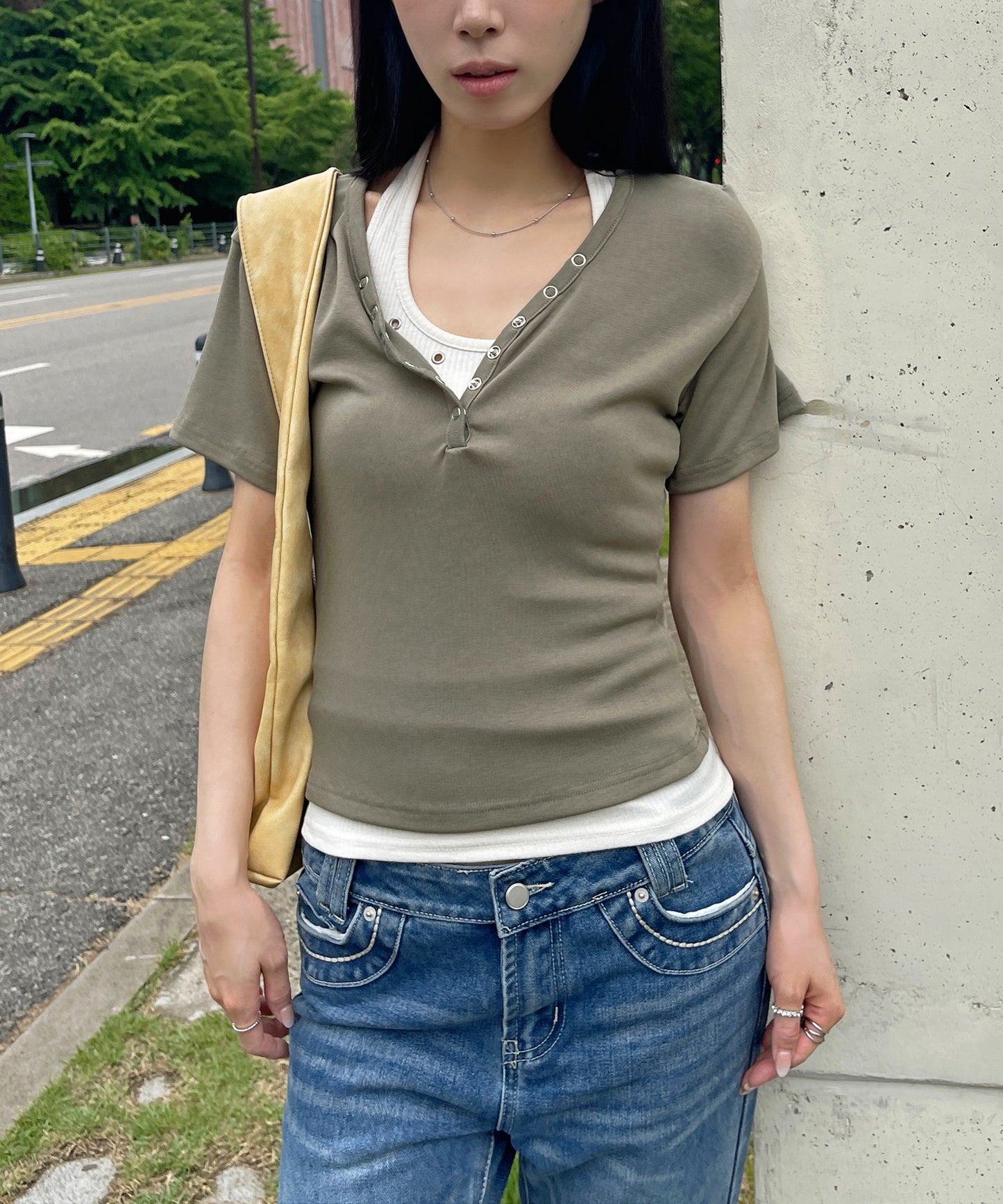 【2026SS新作アイテム】ユニークVネックシルバートットボタンレイヤード半袖Tシャツカットソー