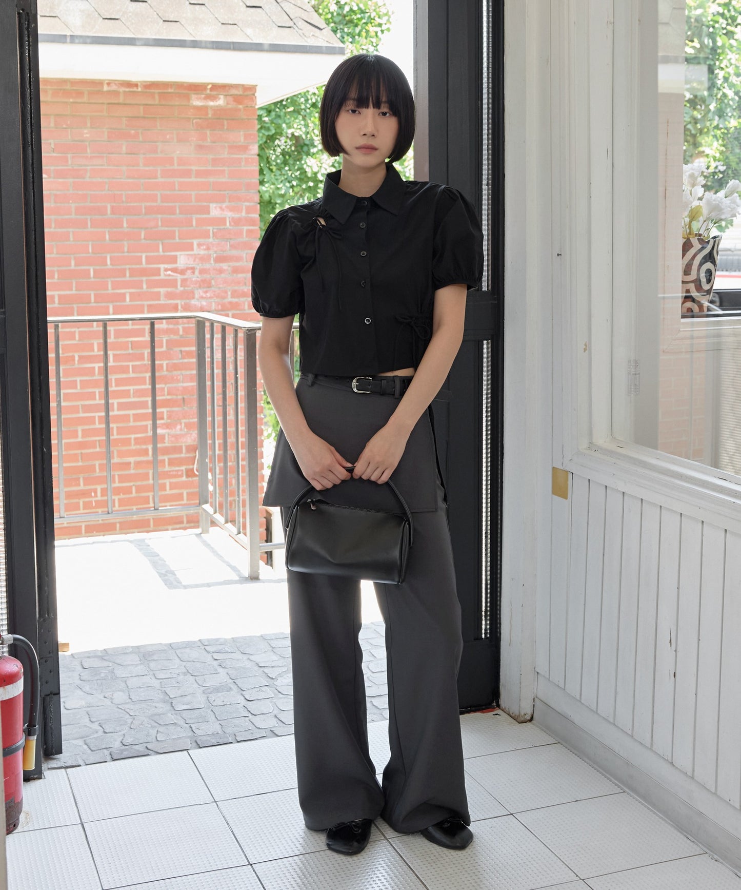 ラブリーパフスリーブスリットリボンクロップドショート丈ブラウス