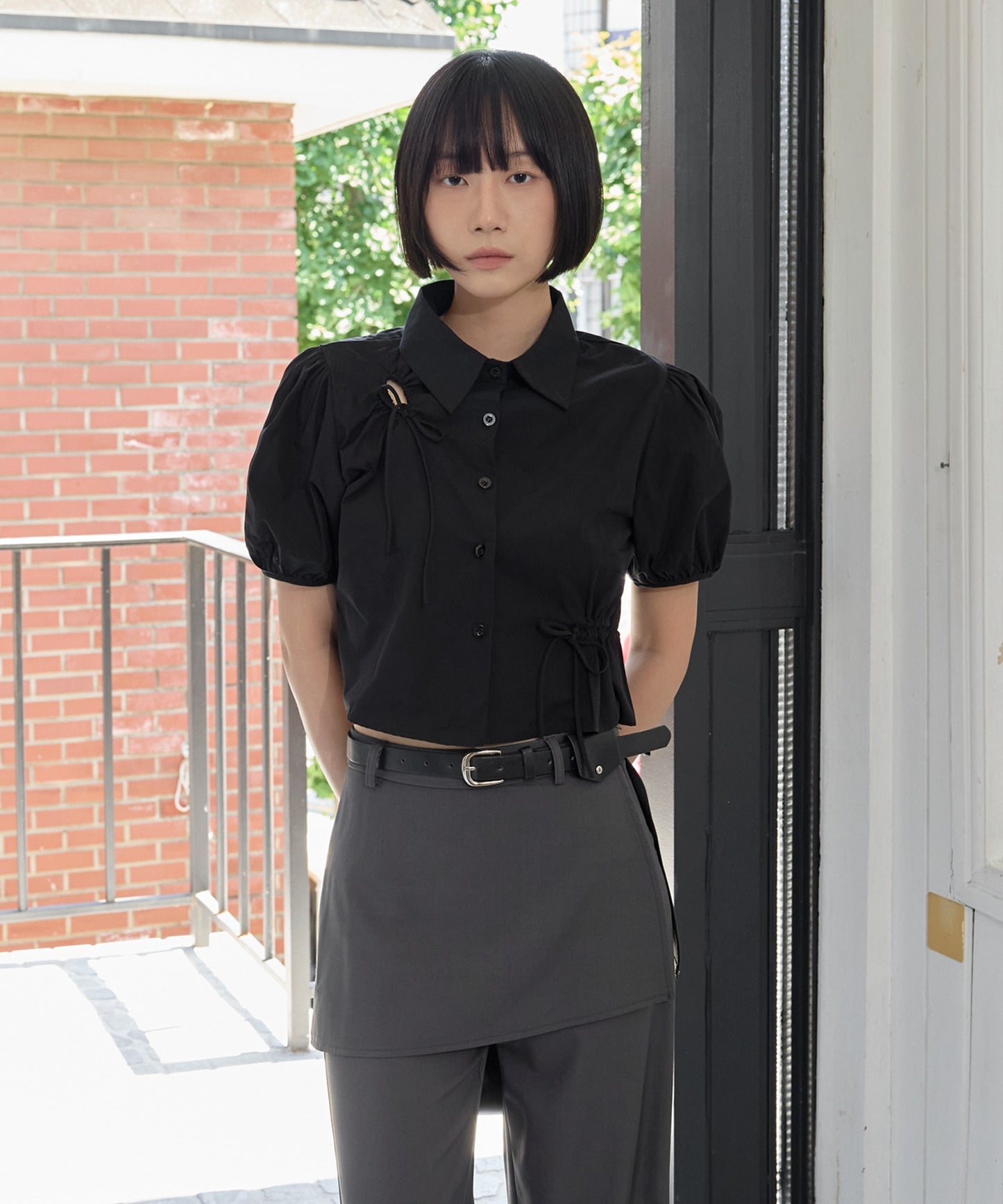 ラブリーパフスリーブスリットリボンクロップドショート丈ブラウス