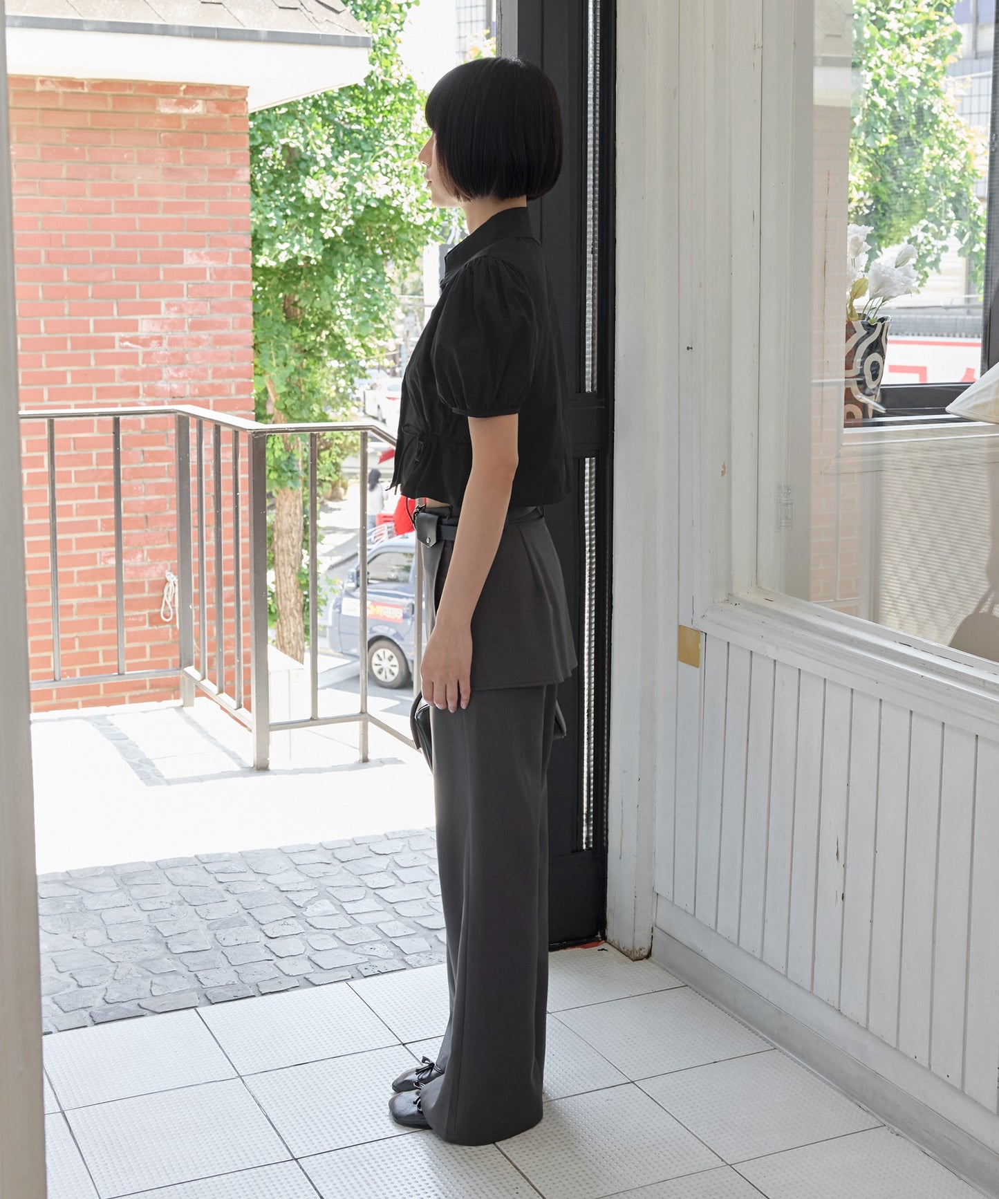 ラブリーパフスリーブスリットリボンクロップドショート丈ブラウス