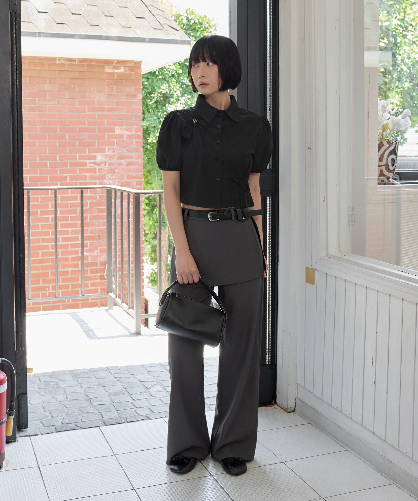 ラブリーパフスリーブスリットリボンクロップドショート丈ブラウス