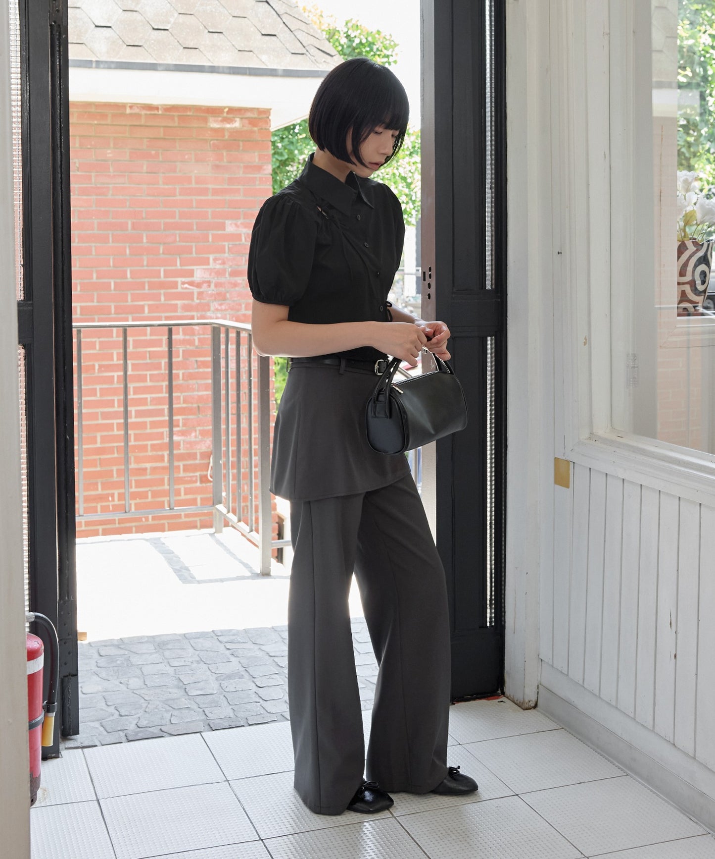 ラブリーパフスリーブスリットリボンクロップドショート丈ブラウス