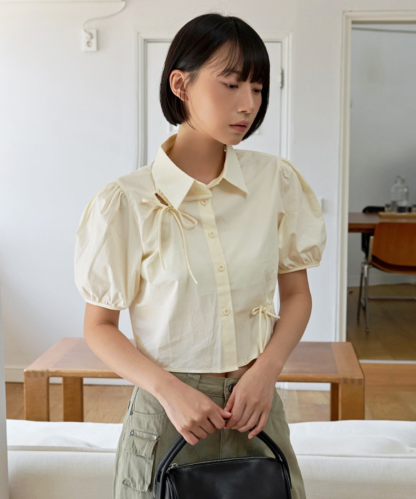 ラブリーパフスリーブスリットリボンクロップドショート丈ブラウス