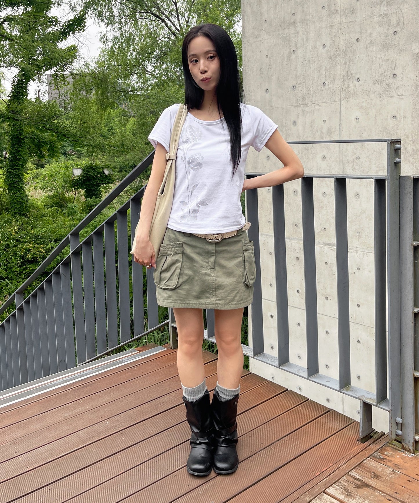 バイカラーステッチフラワーグラフィック半袖Tシャツカットソー