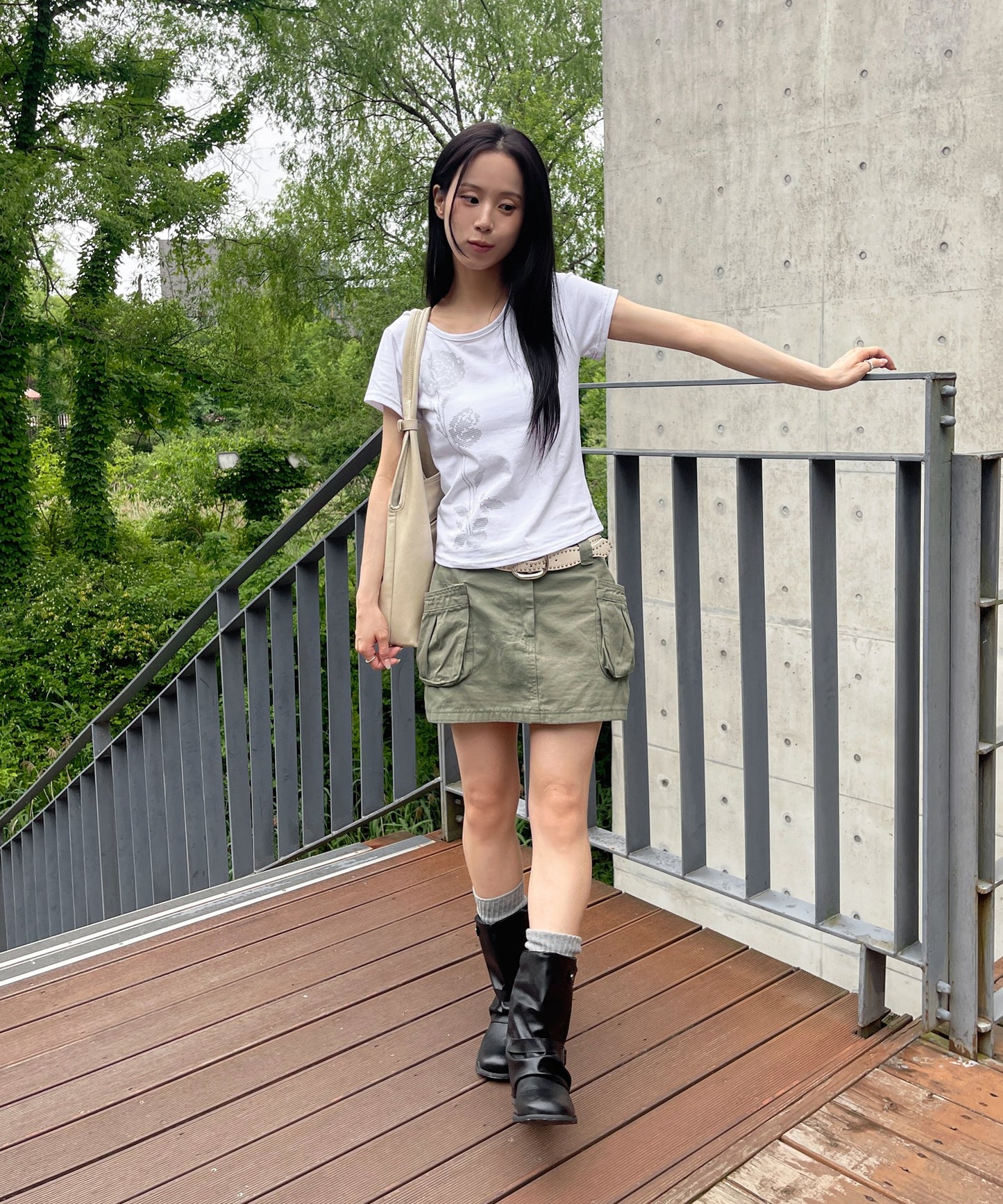 バイカラーステッチフラワーグラフィック半袖Tシャツカットソー