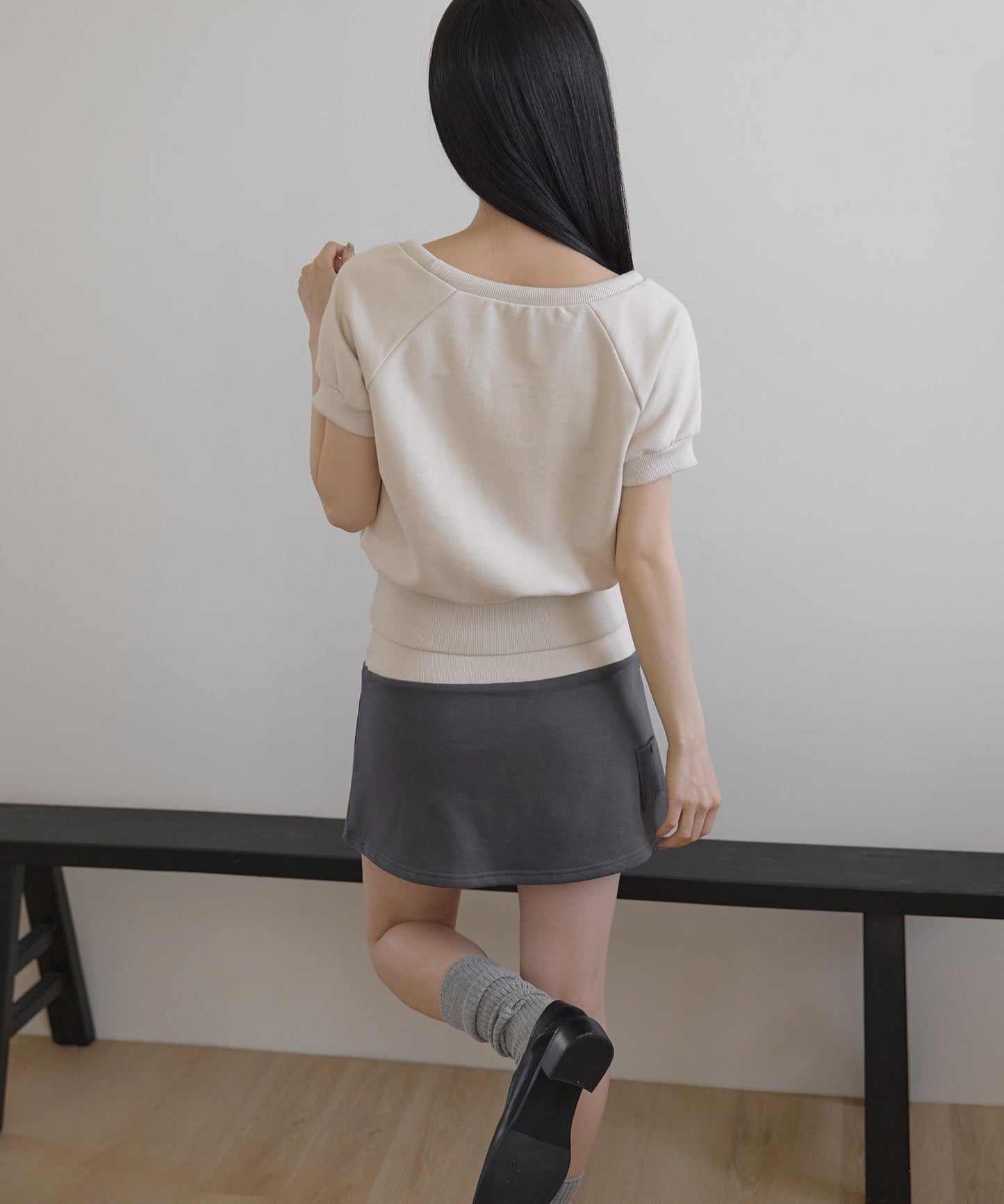【2026SS新作アイテム】【UNE ORIGINAL】【セット着用可能】 オープンルーズネックフロントリボンリブ半袖トレーナースウェット