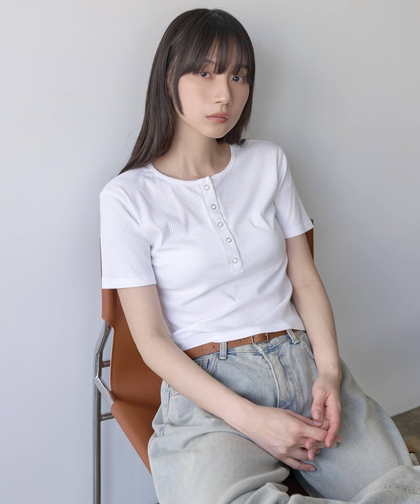 【UNE ORIGINAL】 ヘンリーネックシルバースナップボタンリブ半袖カットソー