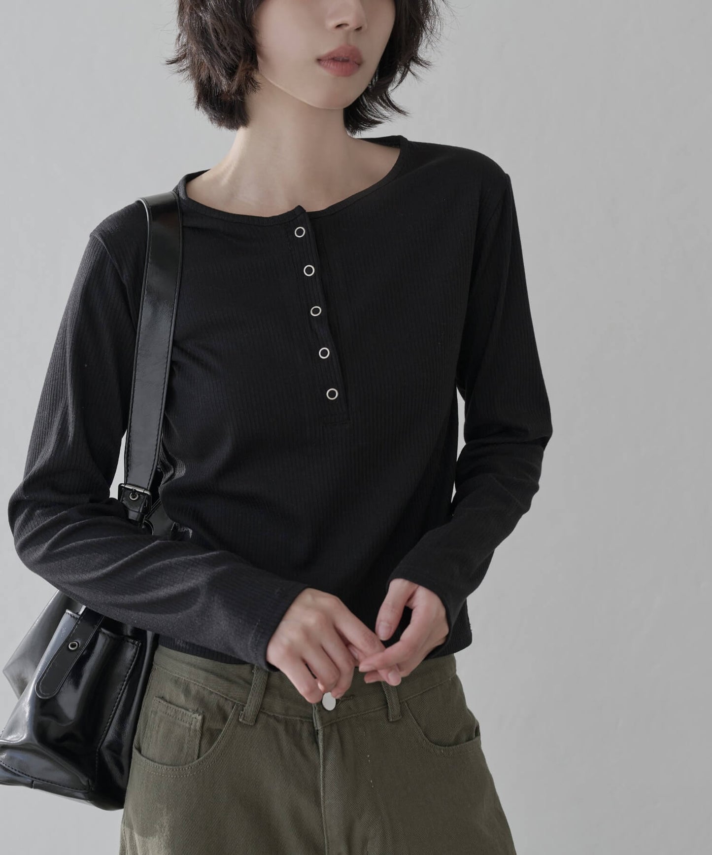 【UNE ORIGINAL】ヘンリーネックシルバースナップボタンシンプルTシャツカットソー