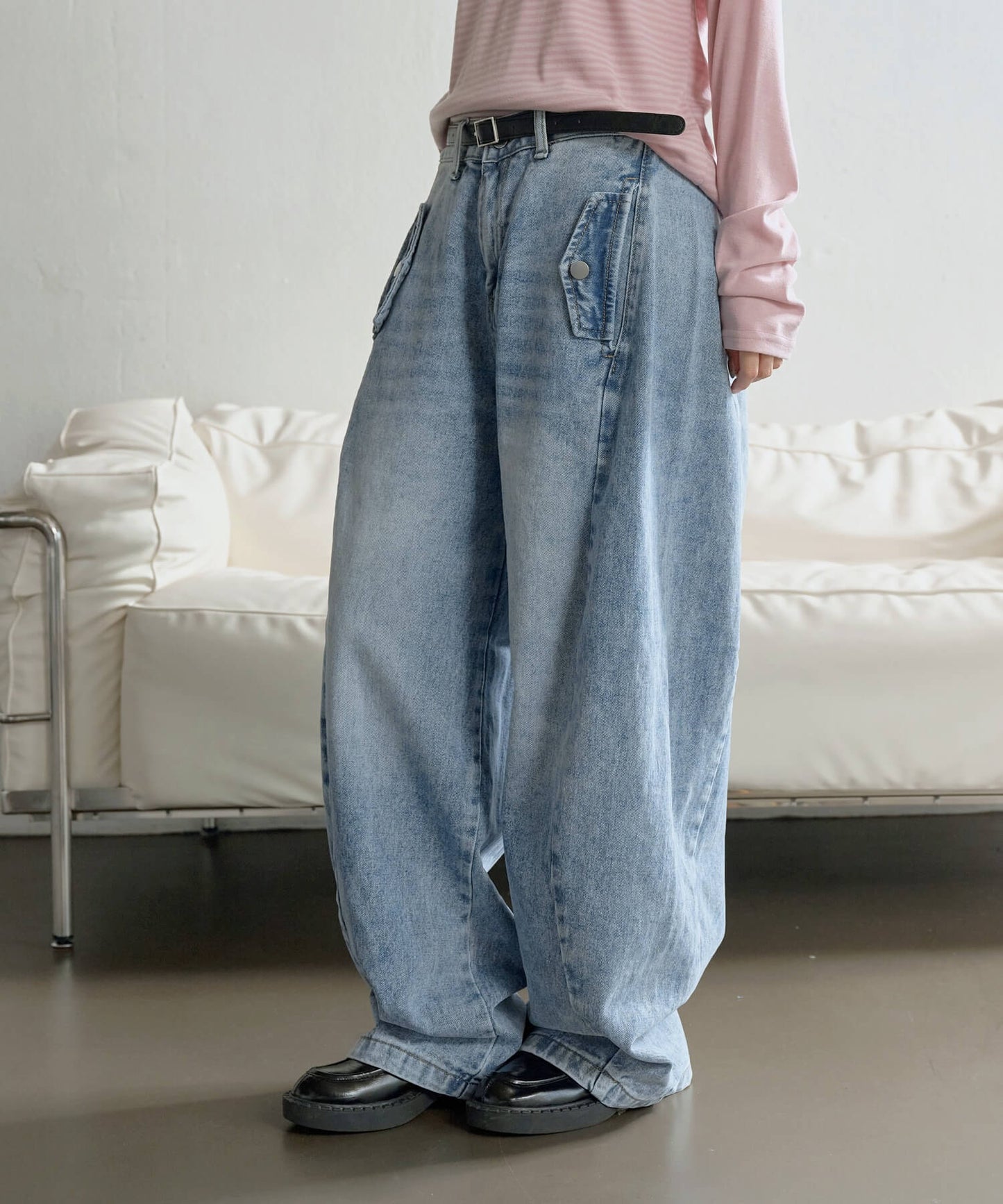 ユニークボタンポケットバルーンシルエットワイドデニムパンツ
