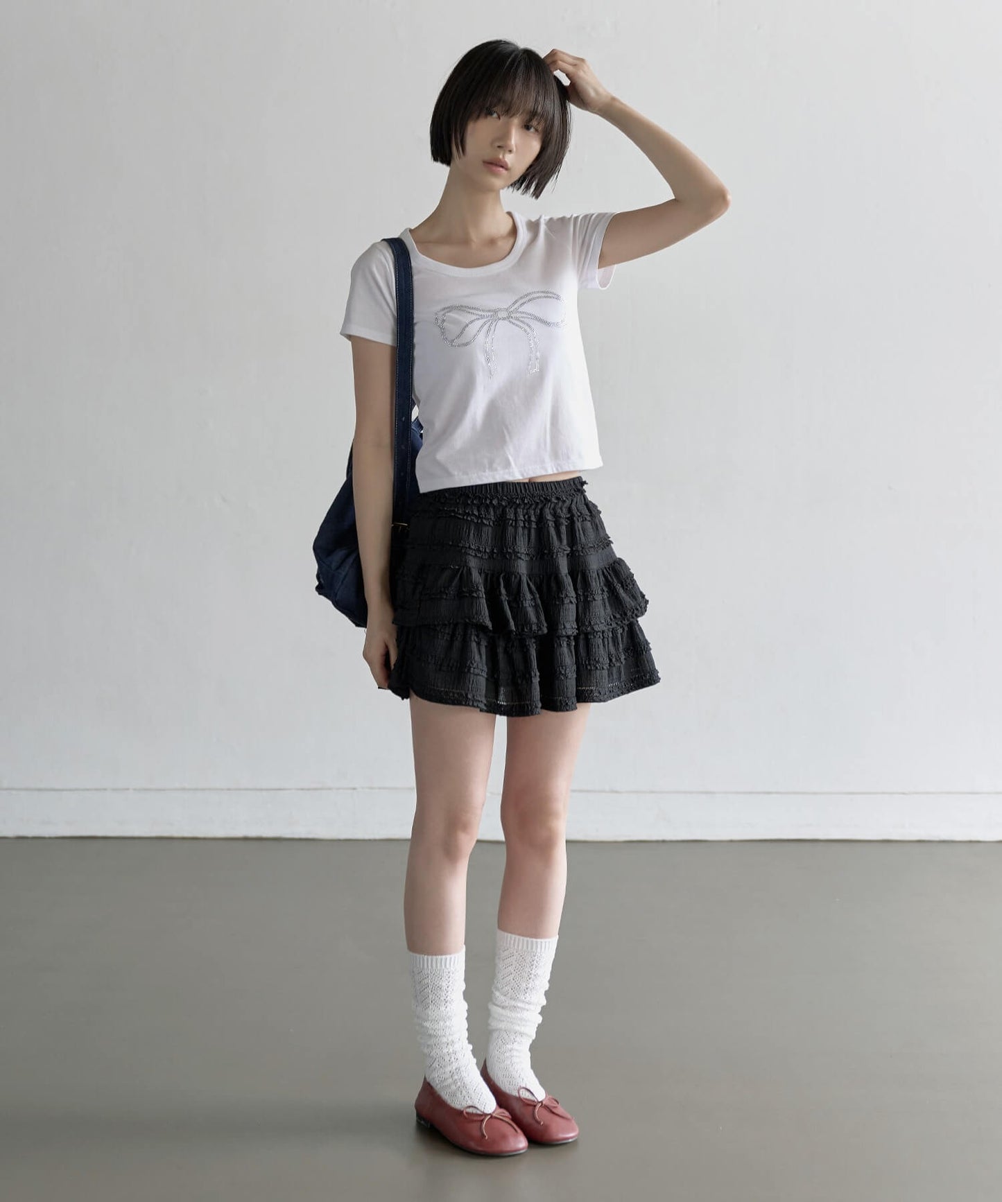【UNE ORIGINAL】シルバーキラキラストーンズセミクロップド半袖Tシャツカットソー