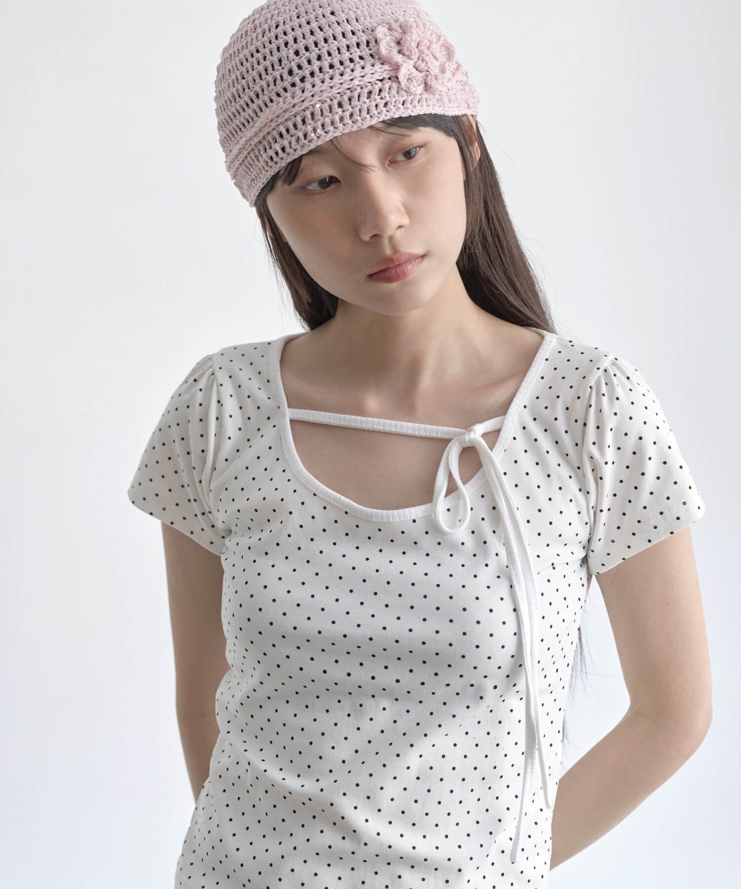【UNE ORIGINAL】ショルダーパフフロントリボンドットパターンTシャツカットソー
