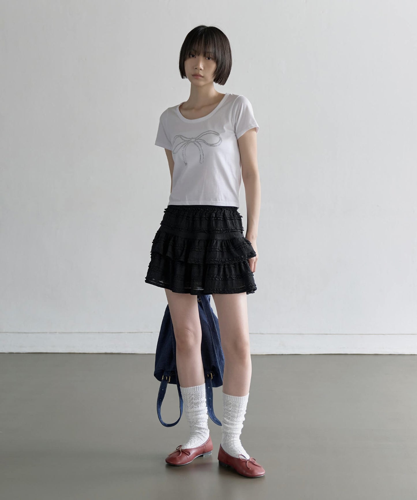 【UNE ORIGINAL】シルバーキラキラストーンズセミクロップド半袖Tシャツカットソー