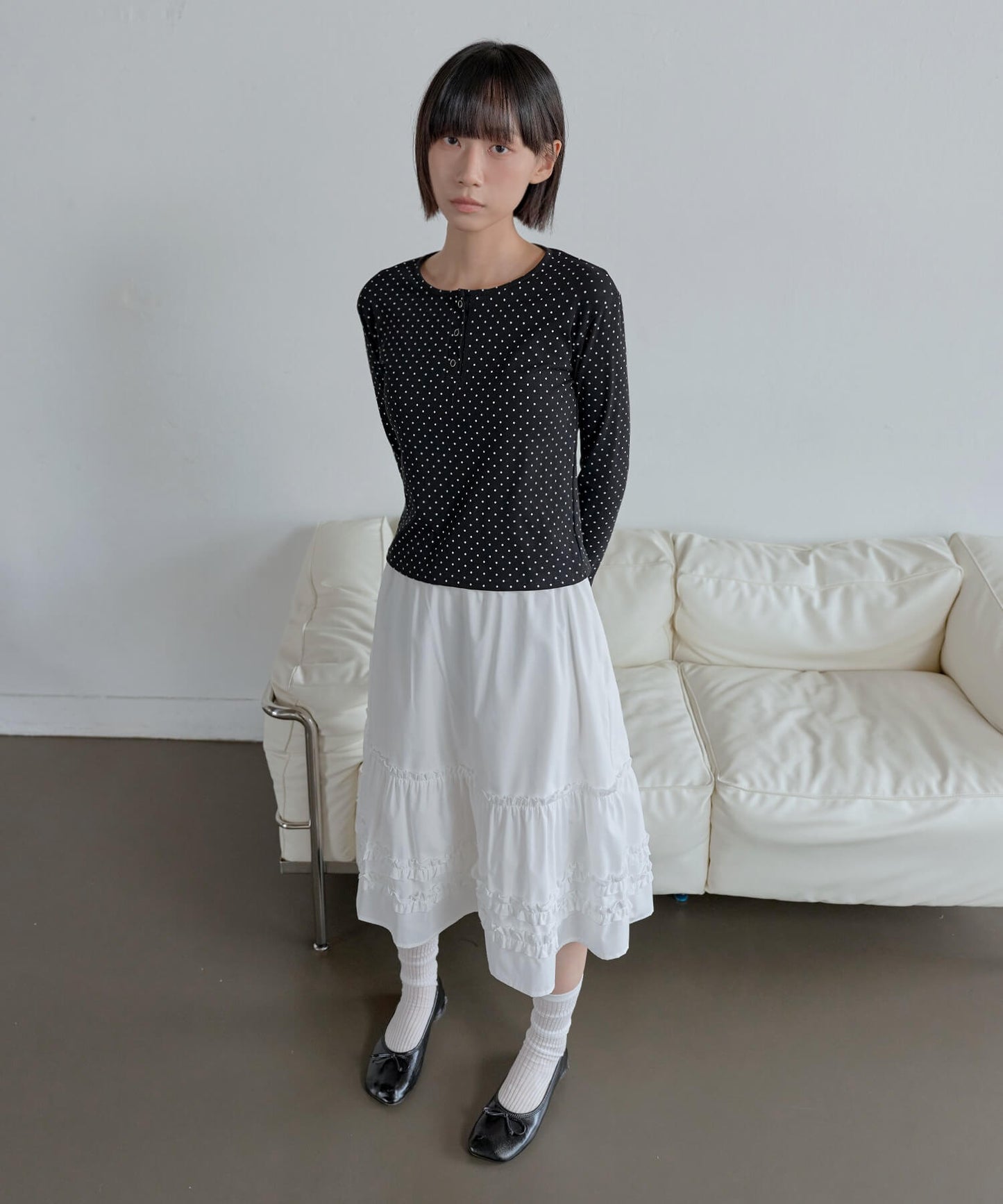 【UNE ORIGINAL】ヘンリーネックシルバースナップボタンドットパターンTシャツカットソー