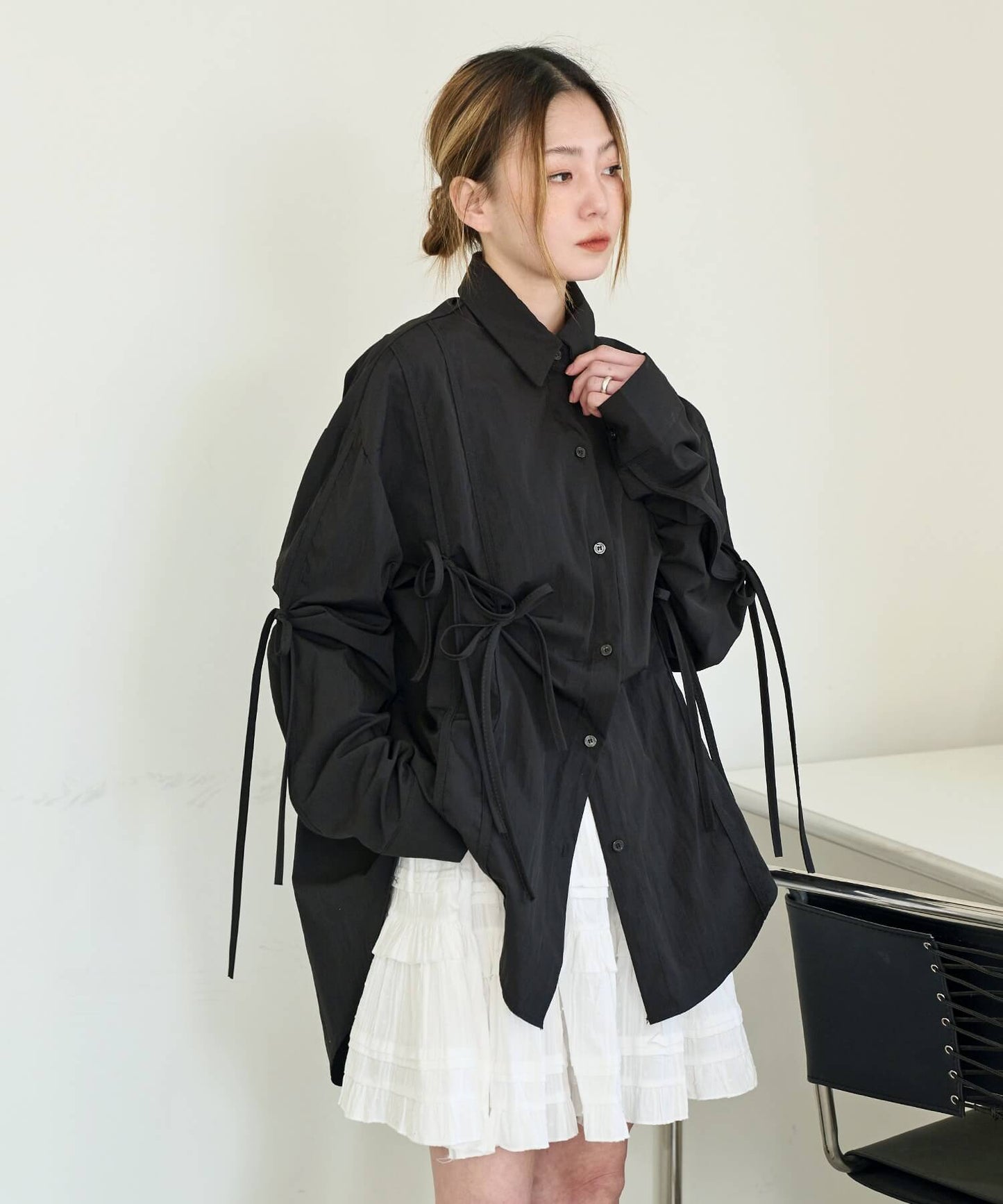 [UNE ORIGINAL]オーバーサイズフロントシャーリングリボンブラウスシャツ