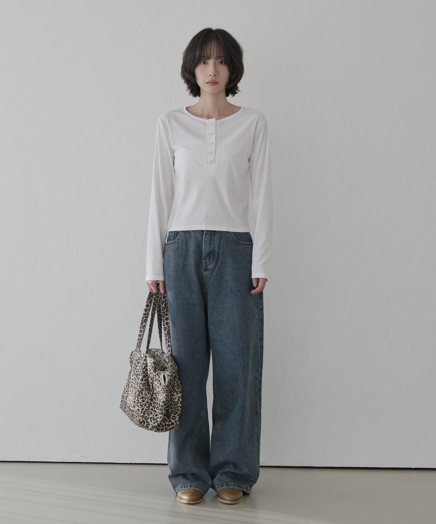 【UNE ORIGINAL】ヘンリーネックシルバースナップボタンシンプルTシャツカットソー
