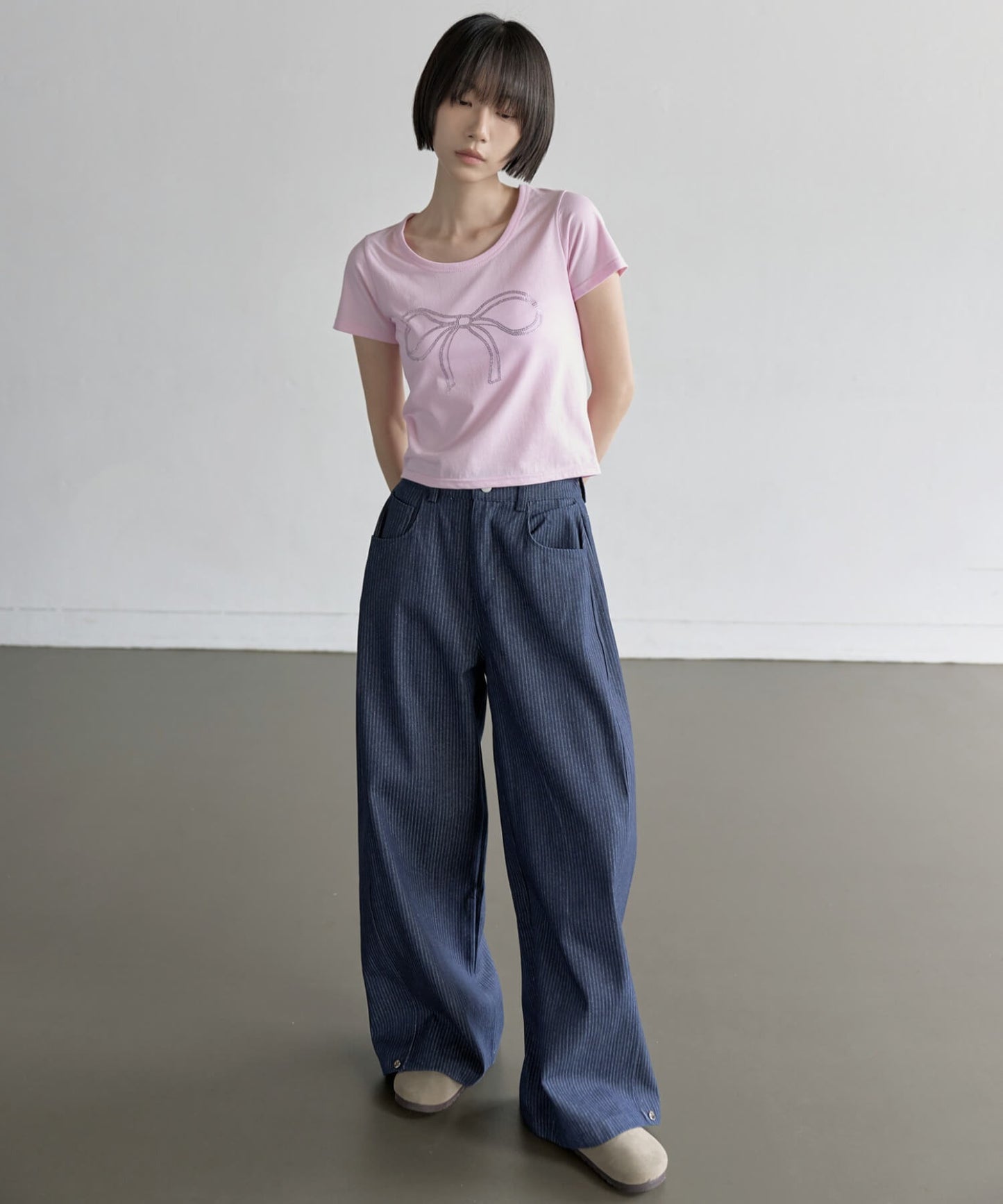【UNE ORIGINAL】シルバーキラキラストーンズセミクロップド半袖Tシャツカットソー