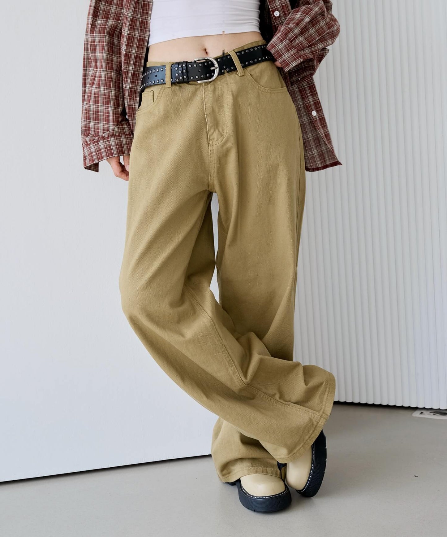 【UNISEX】【ボタンで自由にSIZE調節可能】バックボタンポイントワイドデニムパンツ