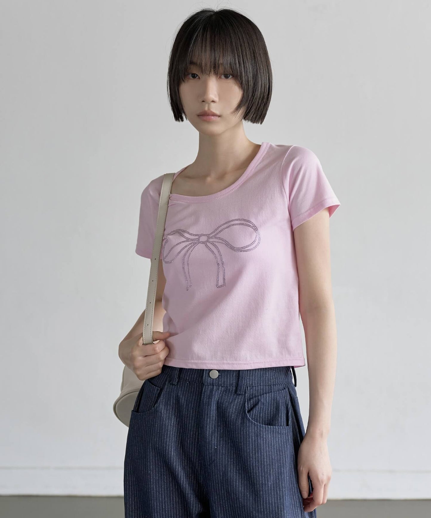【UNE ORIGINAL】シルバーキラキラストーンズセミクロップド半袖Tシャツカットソー
