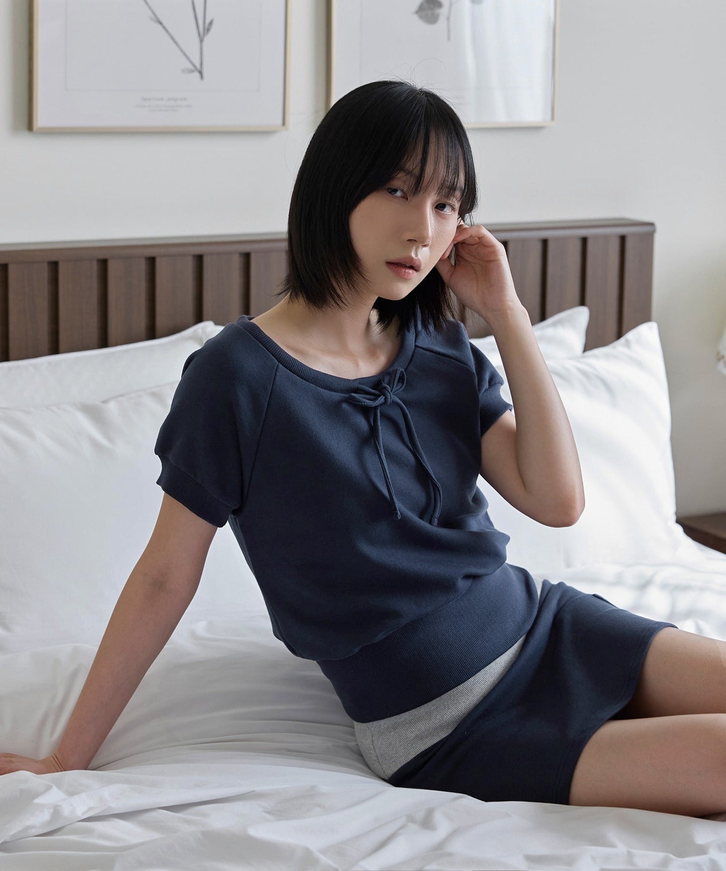 【2026SS新作アイテム】【UNE ORIGINAL】【セット着用可能】 オープンルーズネックフロントリボンリブ半袖トレーナースウェット