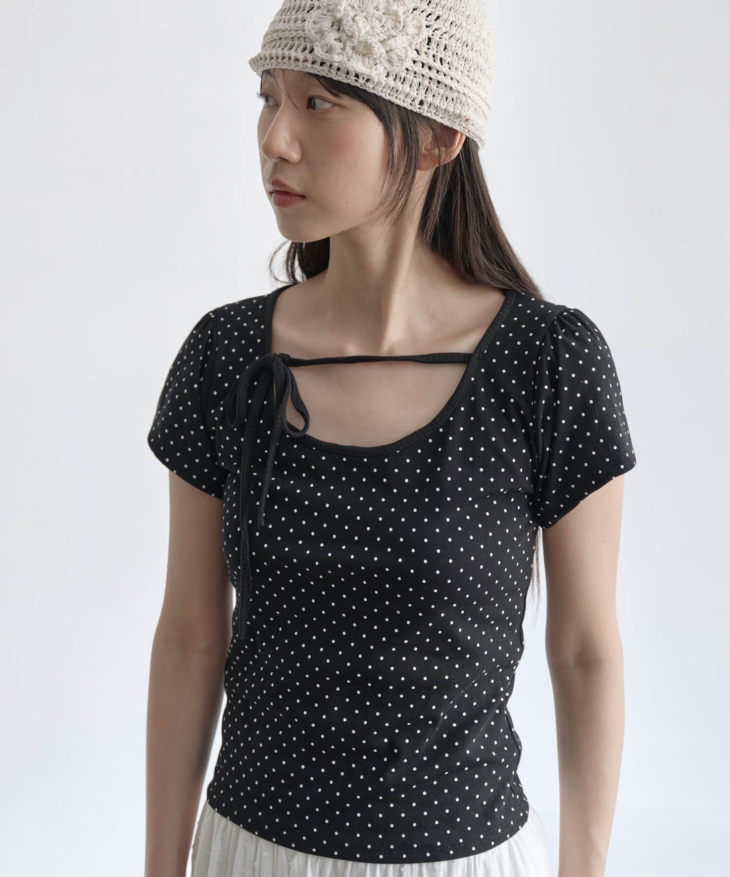 【UNE ORIGINAL】ショルダーパフフロントリボンドットパターンTシャツカットソー