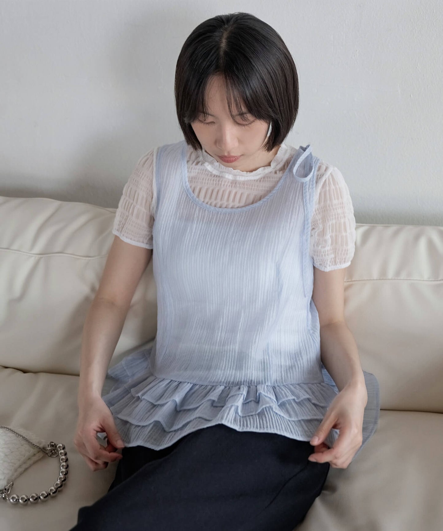 【UNE ORIGINAL】リボンストリングシースルーレイヤードフリルデザインノースリーブブラウス