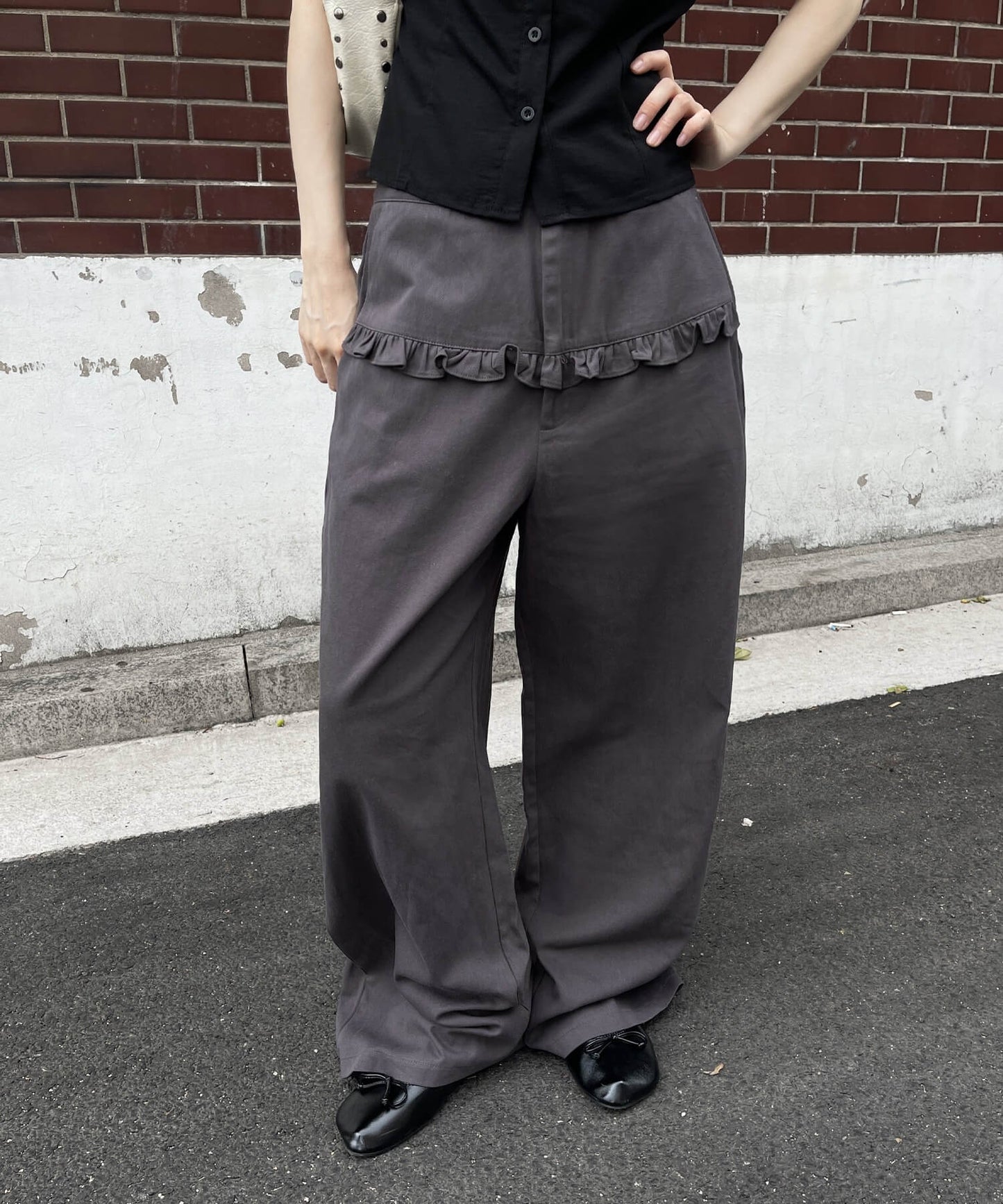 フロントフリルポイントコットンローライズワイドシルエットパンツ