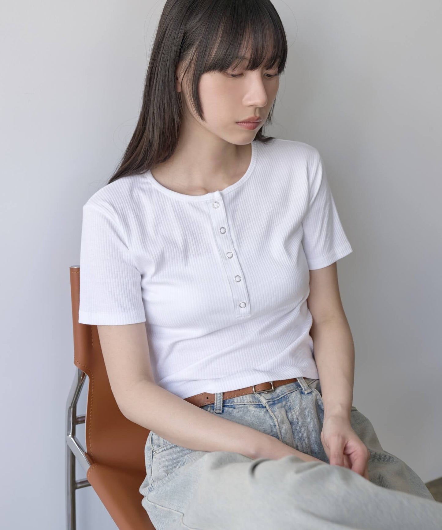 【UNE ORIGINAL】 ヘンリーネックシルバースナップボタンリブ半袖カットソー