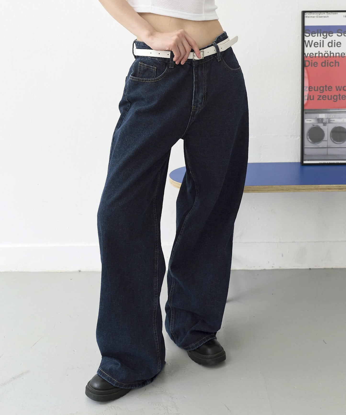 【UNISEX】【ボタンで自由にSIZE調節可能】バックボタンポイントワイドデニムパンツ