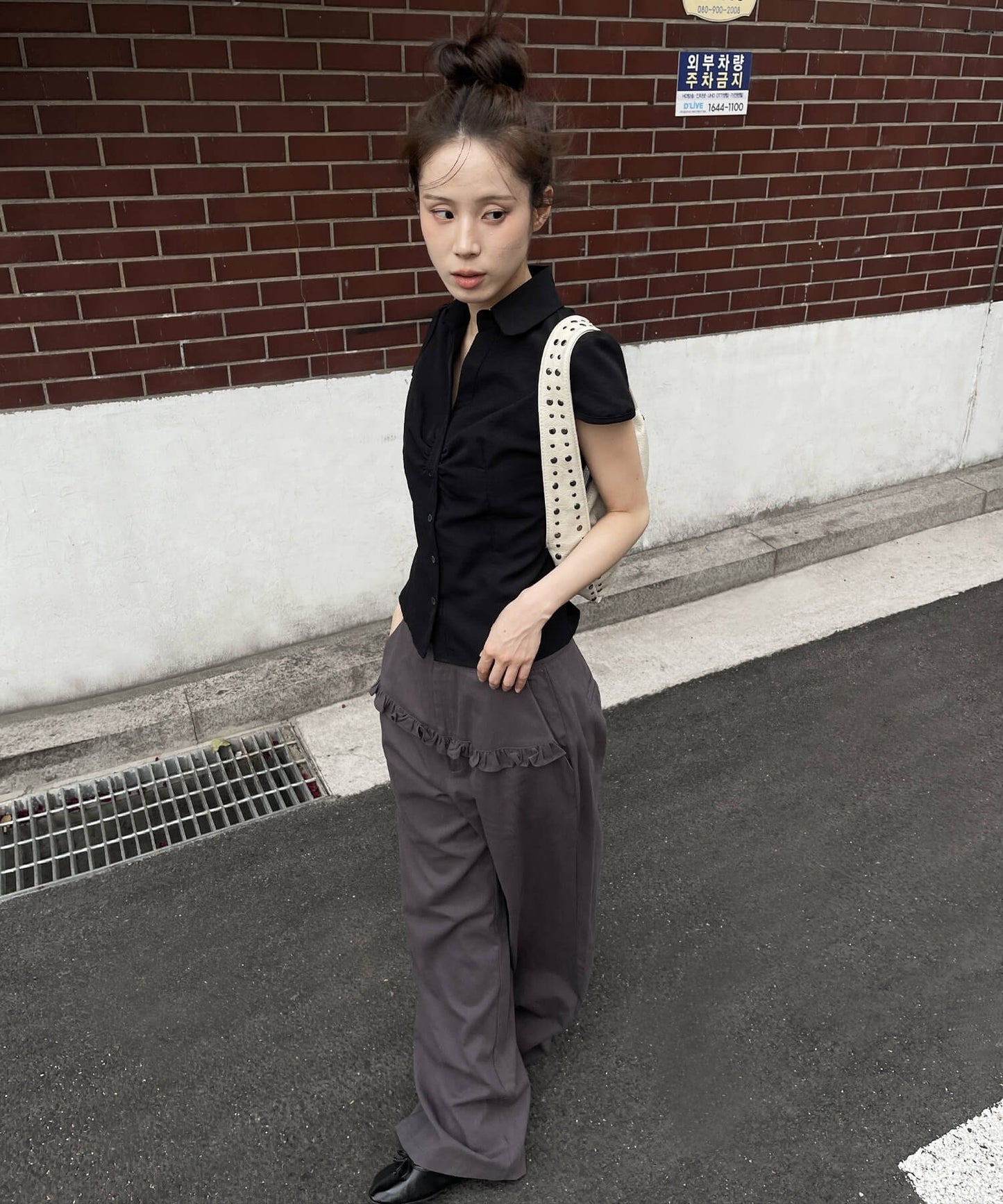 フロントフリルポイントコットンローライズワイドシルエットパンツ