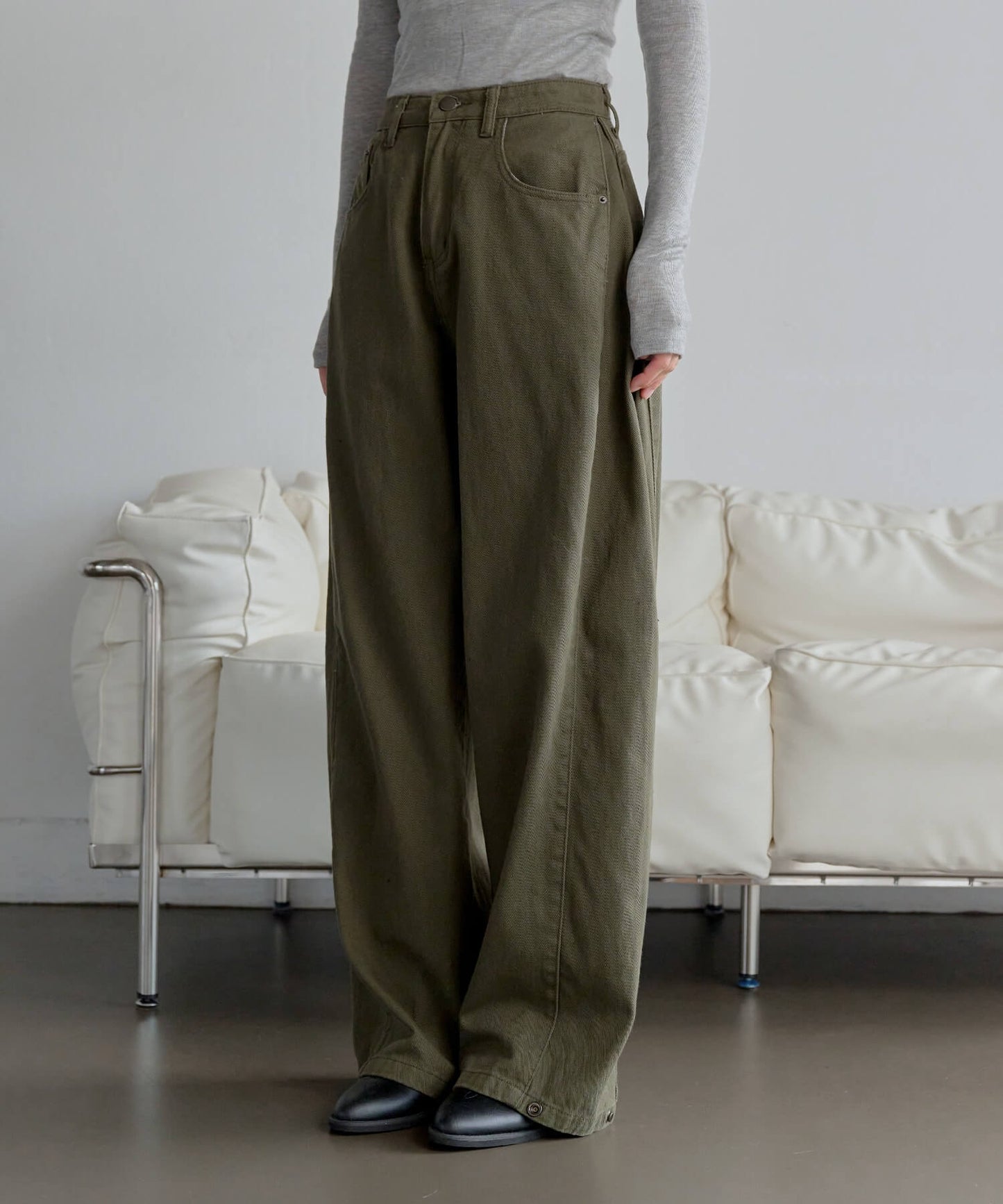 【裾のボタンでシルエット調節可能】サイドバルーンシルエットカラーチノパンツ