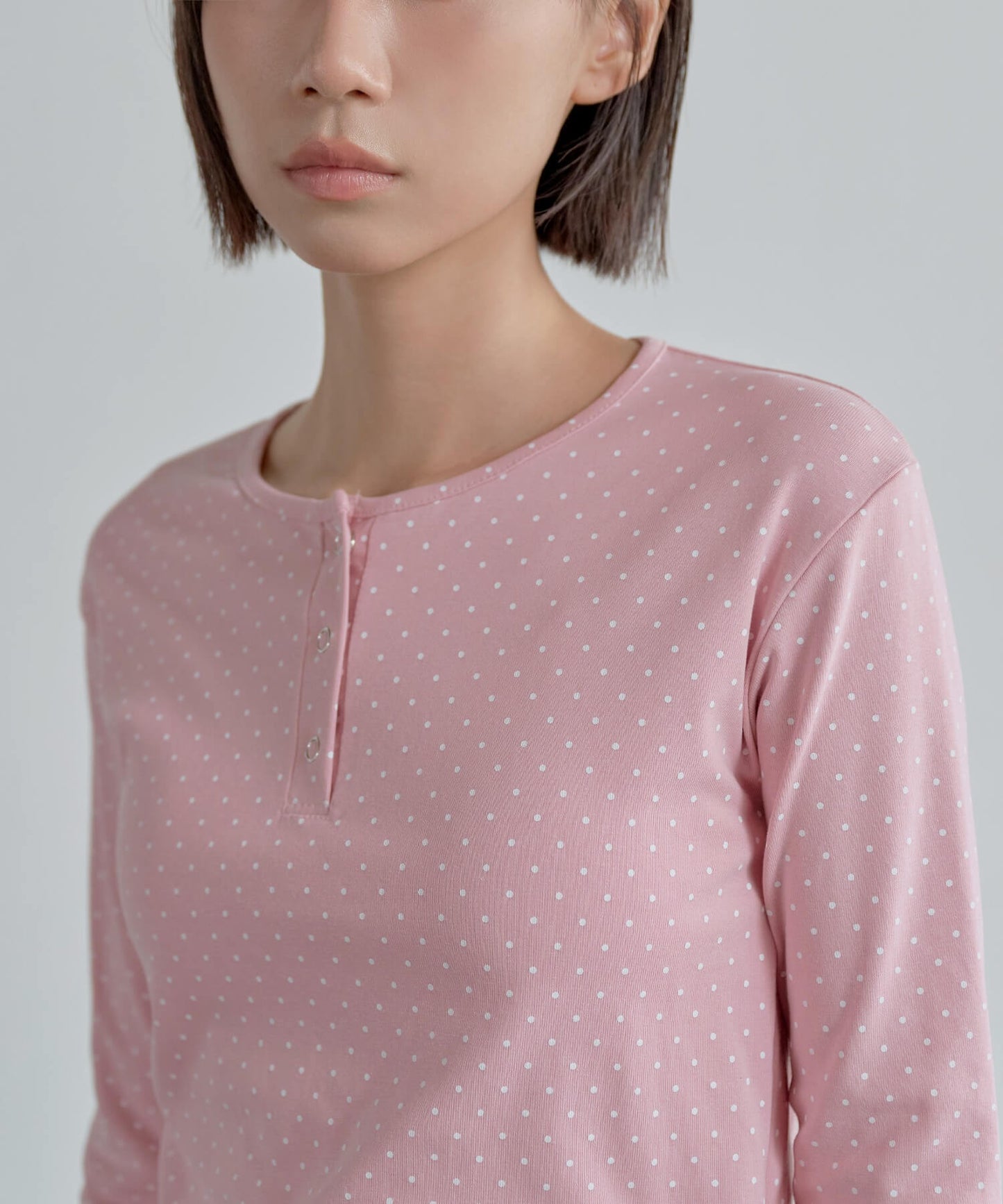 【UNE ORIGINAL】ヘンリーネックシルバースナップボタンドットパターンTシャツカットソー