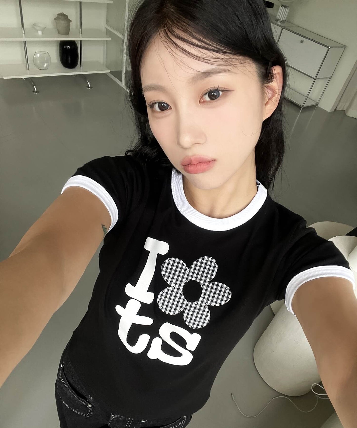 チェックパターンユニークフラワーアプリケットロゴクロップド半袖Ｔシャツ