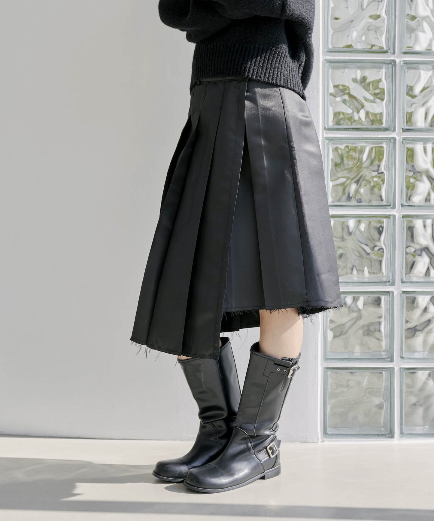 サイズ調節可能アンバランススナッププリーツラップスカート