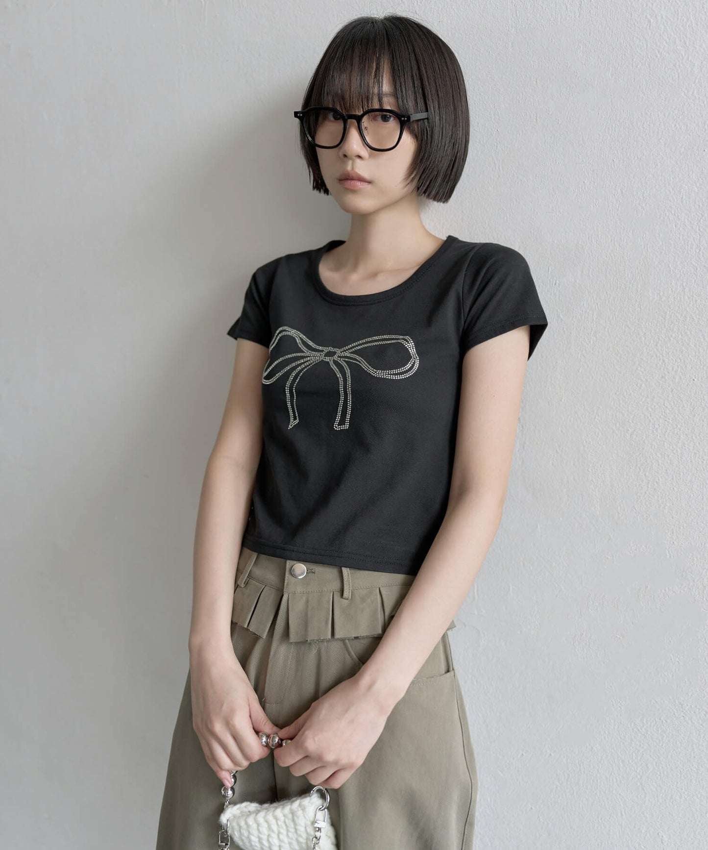 【UNE ORIGINAL】シルバーキラキラストーンズセミクロップド半袖Tシャツカットソー
