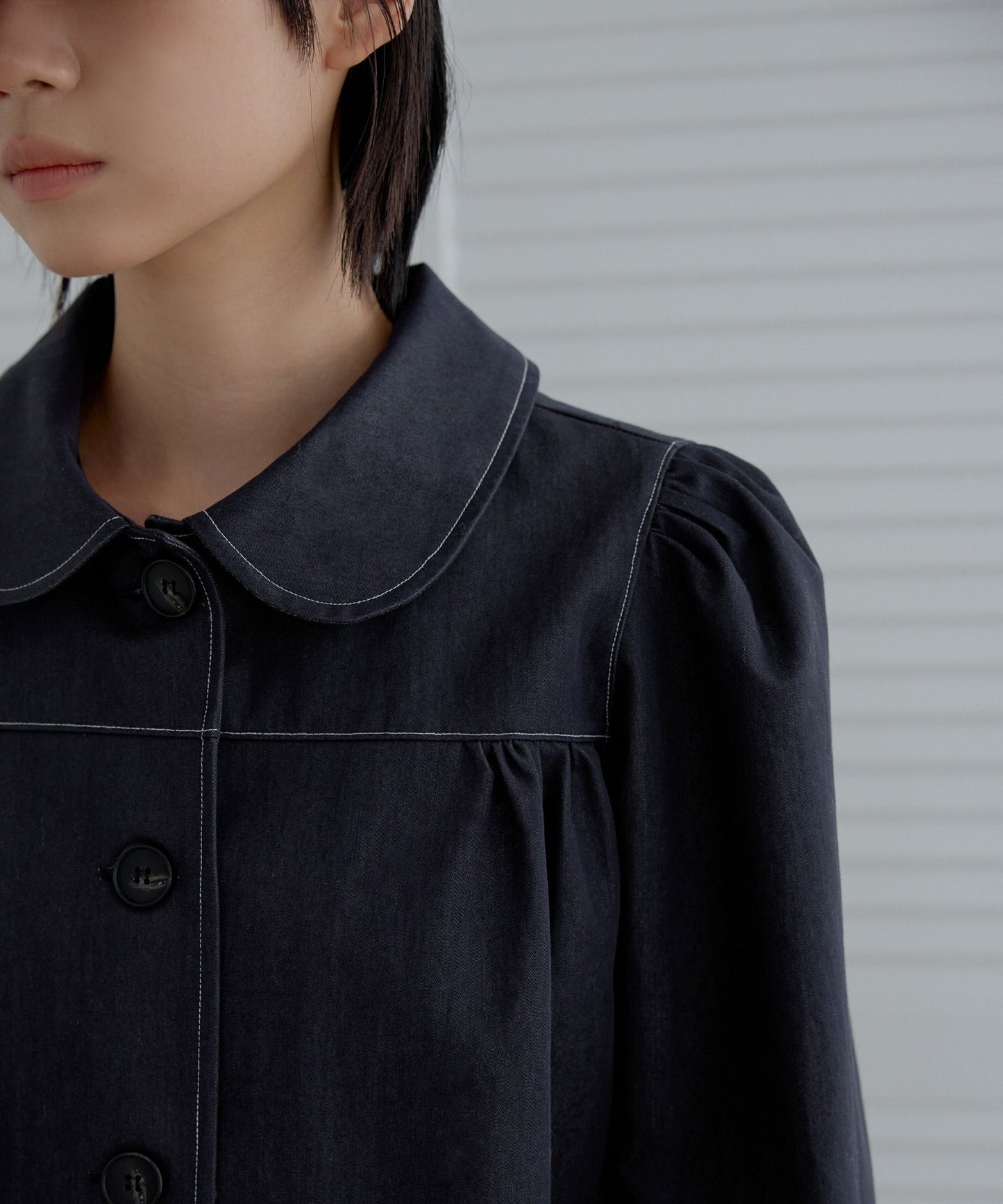 【オリジナル】ラブリーラウンドカラーシャーリングショルダーパフトレンチショートコート