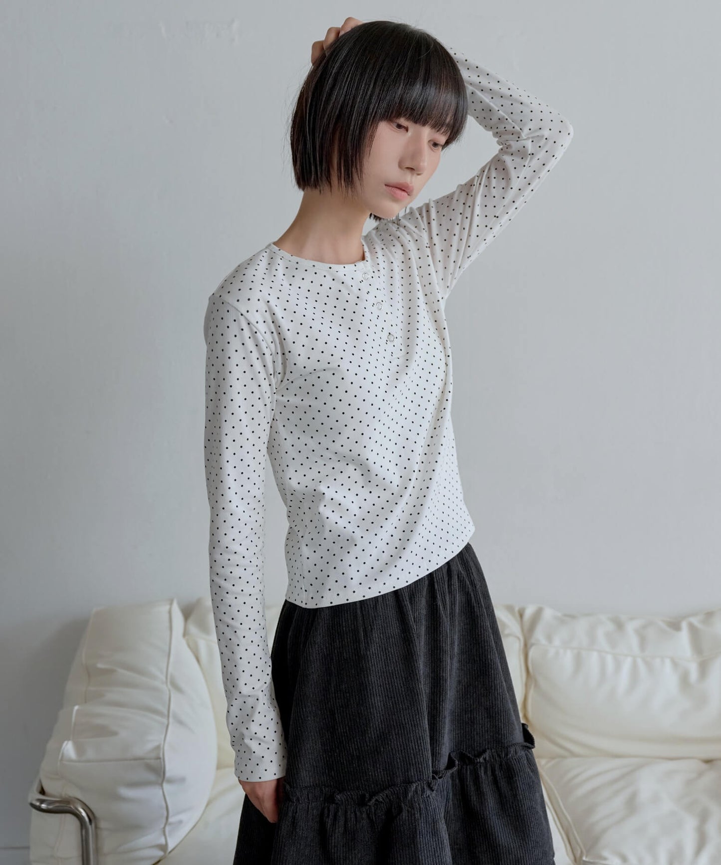 【UNE ORIGINAL】ヘンリーネックシルバースナップボタンドットパターンTシャツカットソー