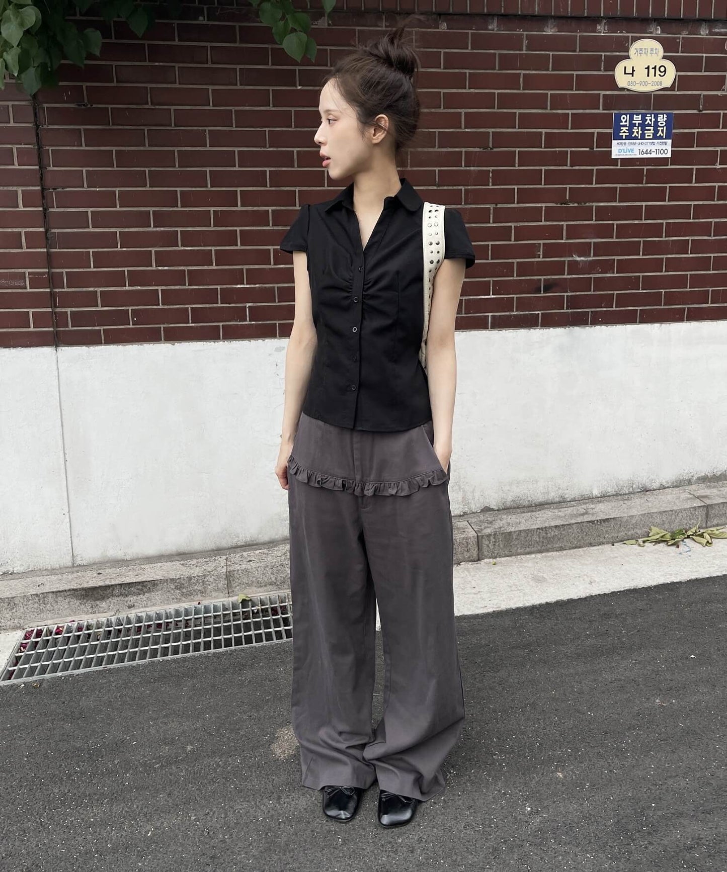フロントフリルポイントコットンローライズワイドシルエットパンツ