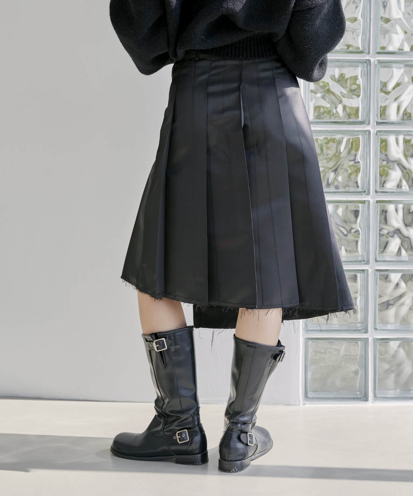 サイズ調節可能アンバランススナッププリーツラップスカート