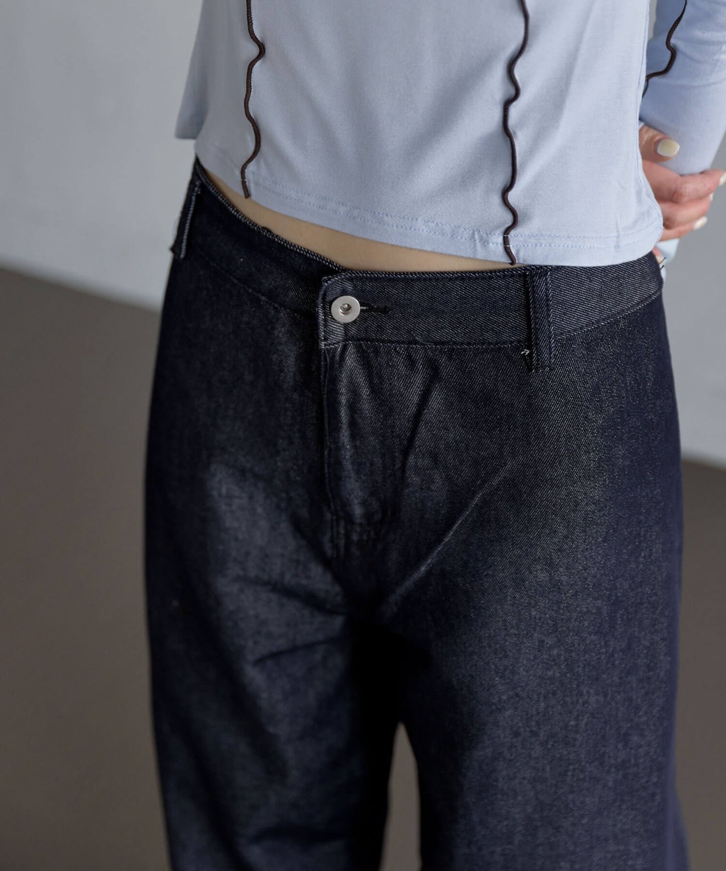 【ウエスト調節可能】ユニークバックタックボタンワイドロングデニムパンツ