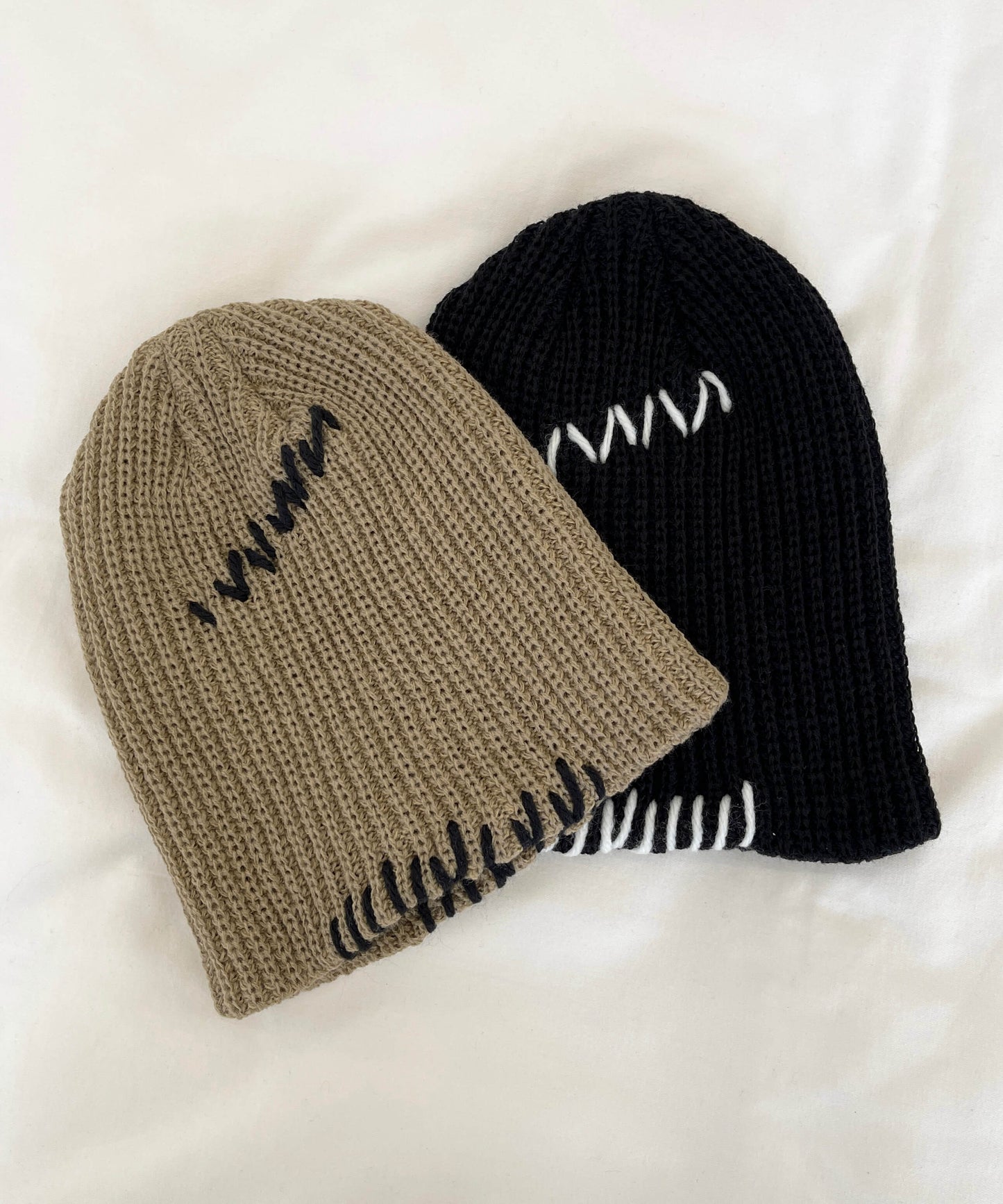 ユニークステッチ刺繍ニットビニー